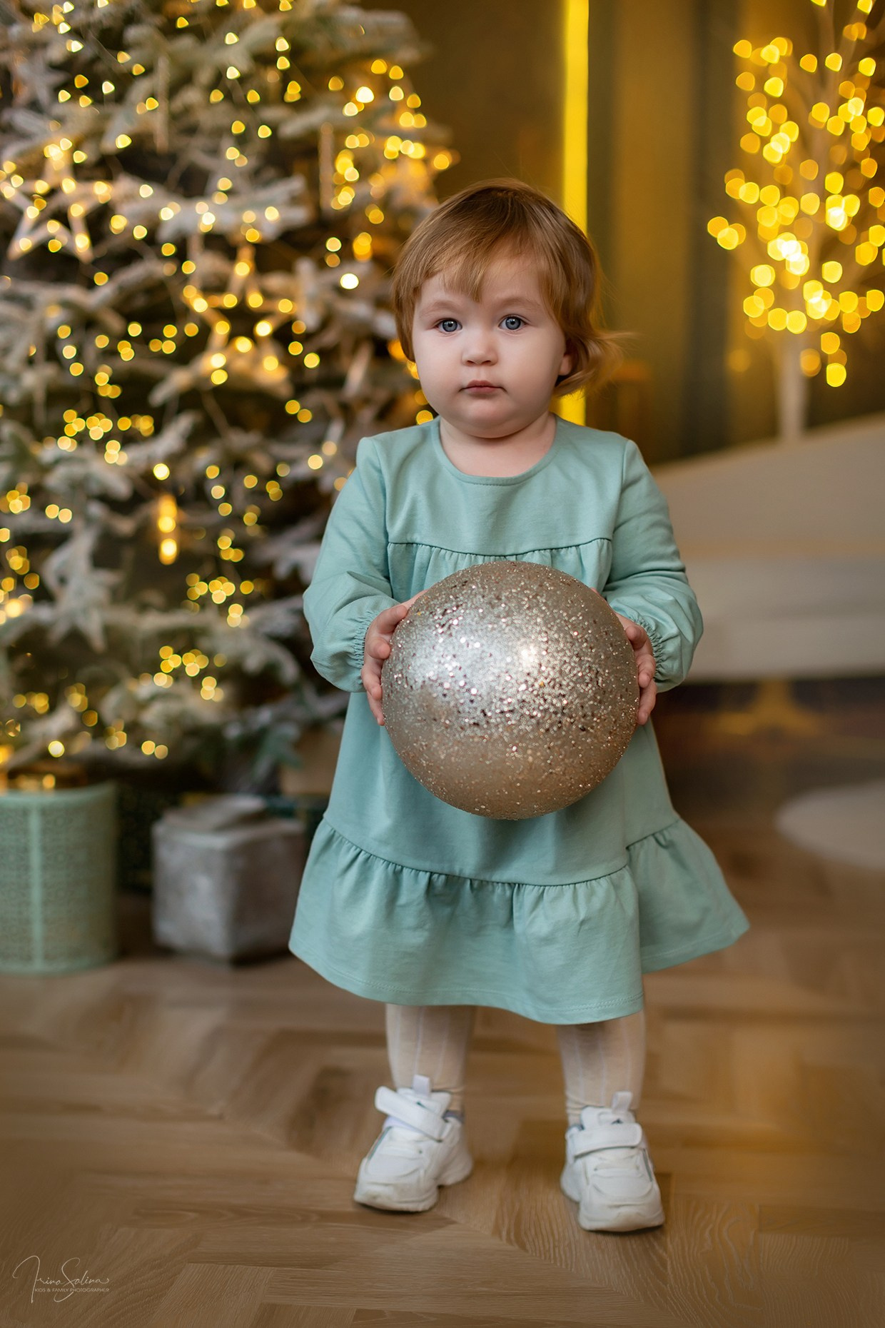 Детская фотосессия в новогодней фотостудии Квартира 9. Детский и семейный фотограф в Екатеринбурге