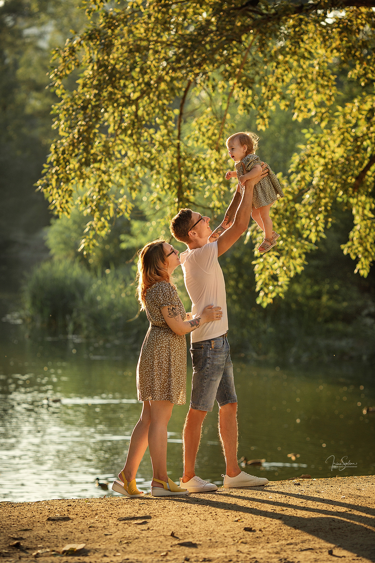 Семейная фотосессия в Харитоновском парке. Детский и семейный фотограф в Екатеринбурге