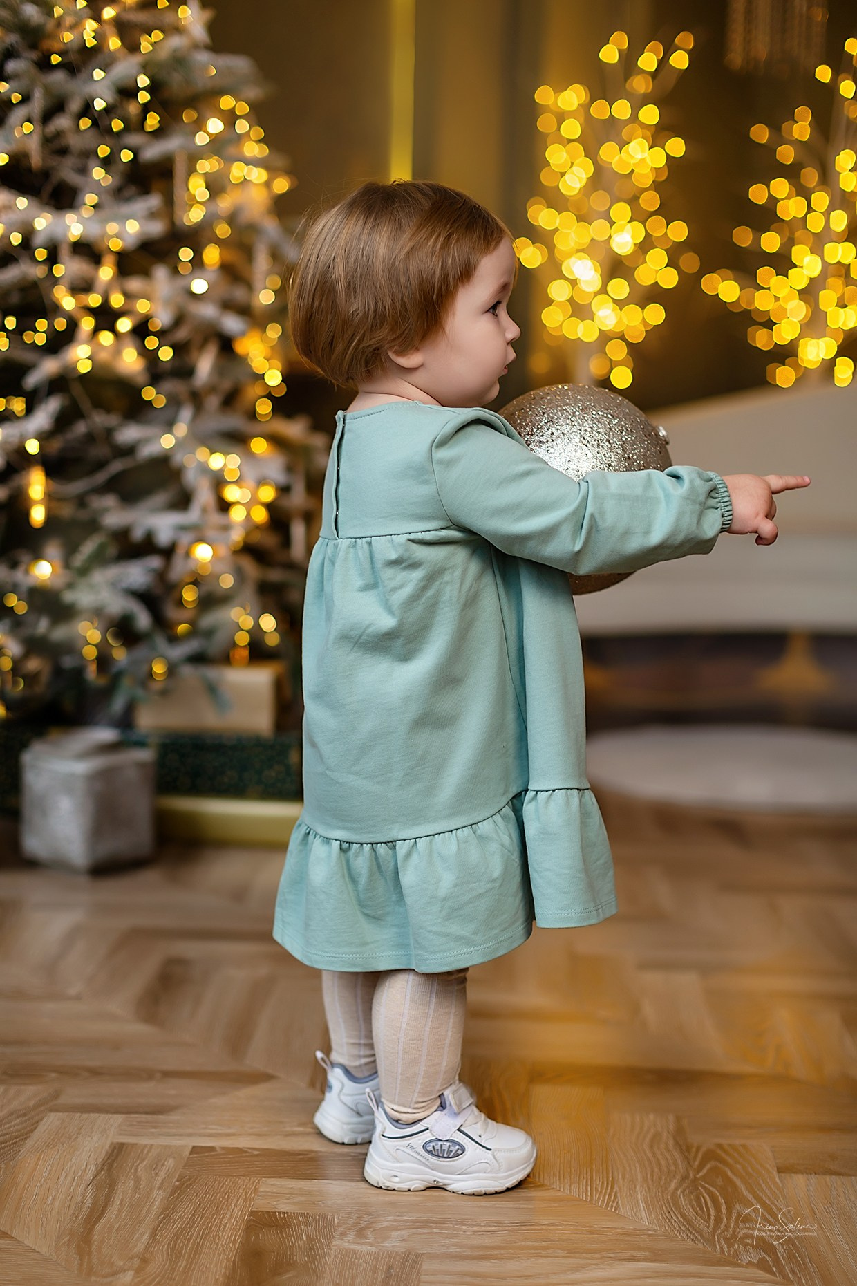 Детская фотосессия в новогодней фотостудии Квартира 9. Детский и семейный фотограф в Екатеринбурге