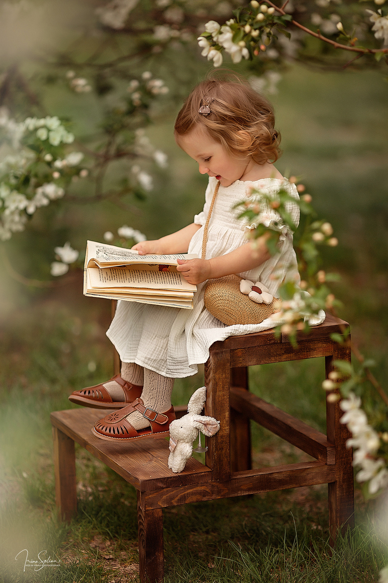 Детская фотосессия в яблонях. Детский и семейный фотограф в Екатеринбурге