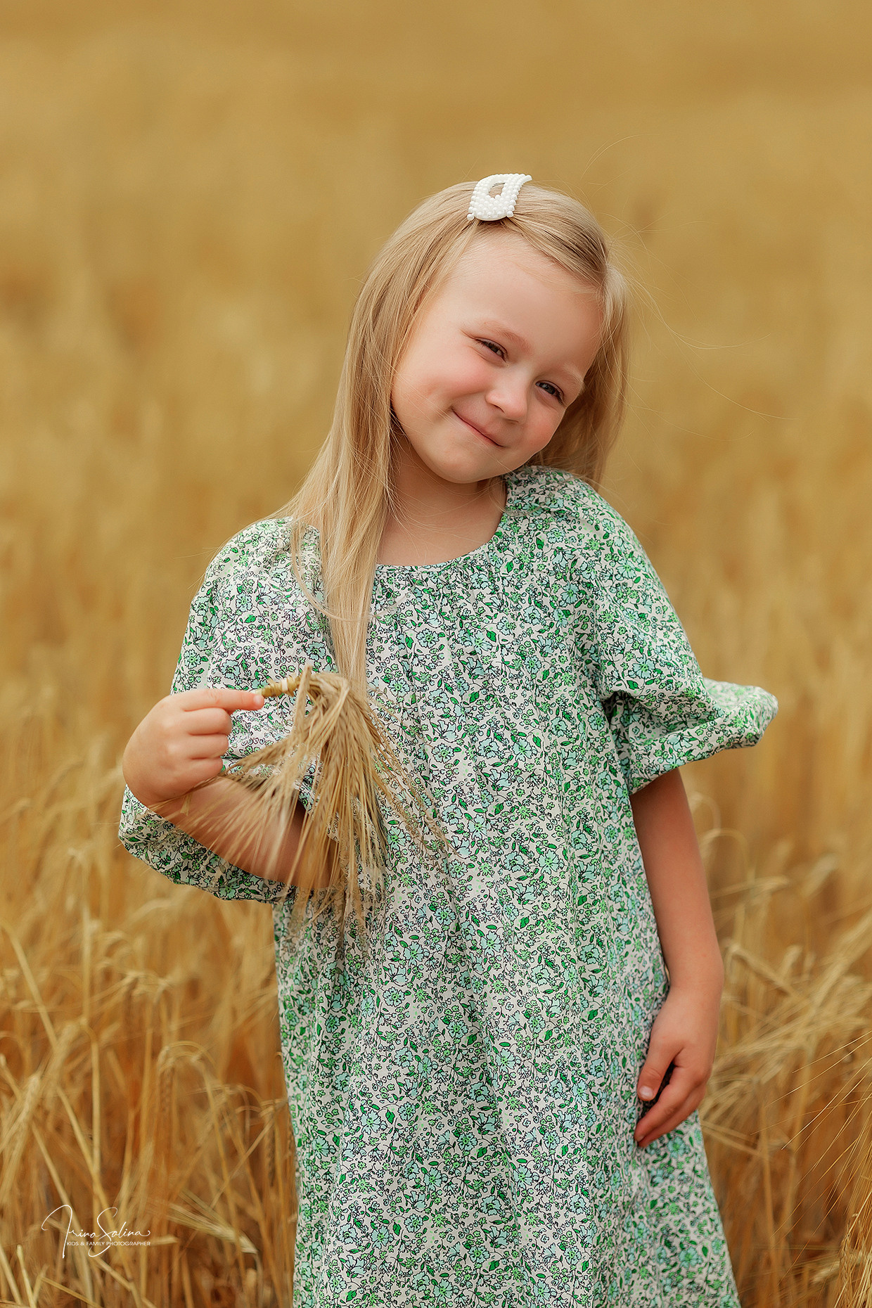 Фотосессия в пшенице. Детский и семейный фотограф в Екатеринбурге