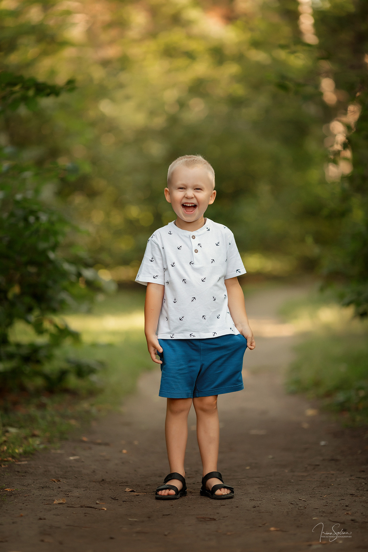 Семейная фотосессия в парке-дендрарии. Детский и семейный фотограф в Екатеринбурге