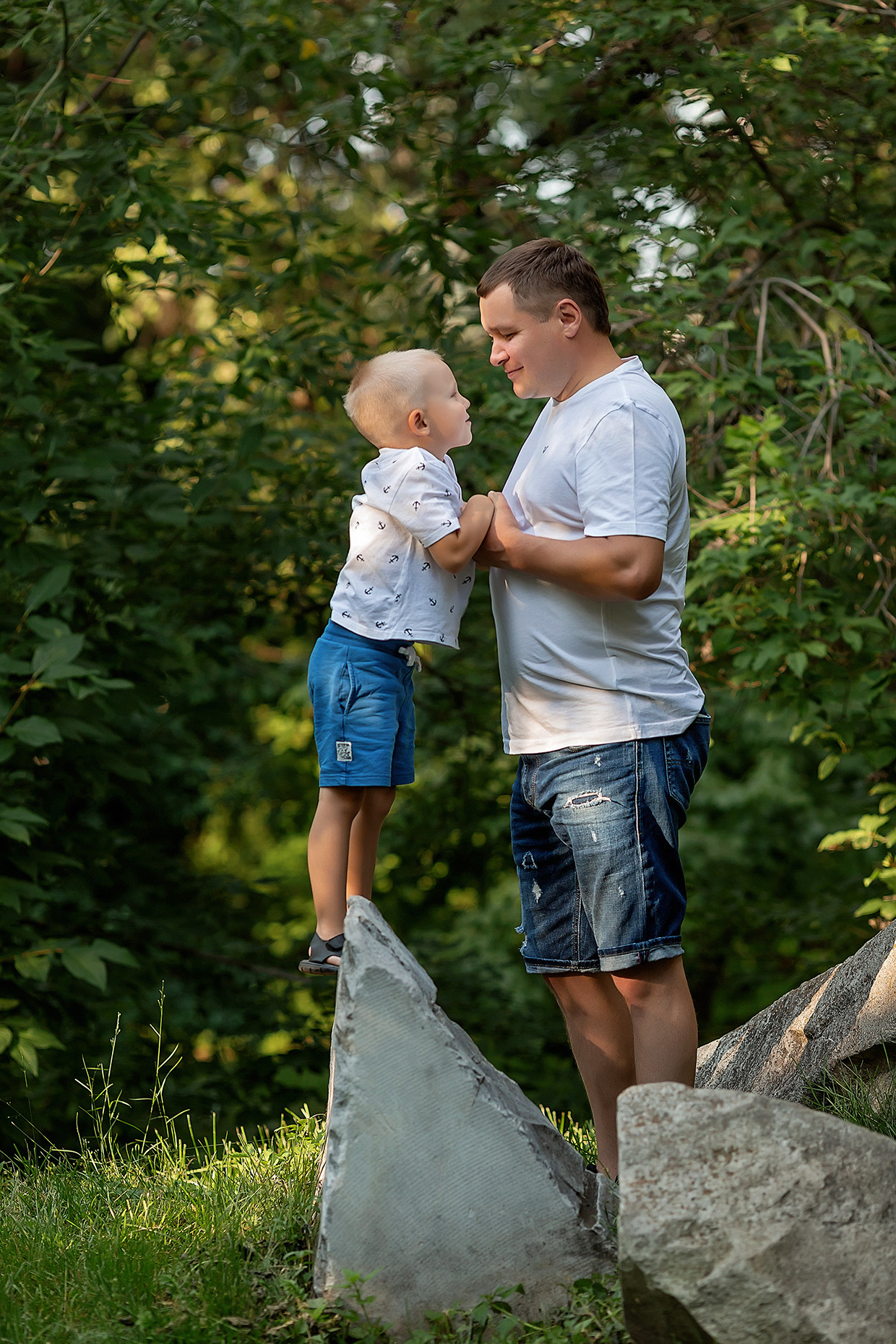 Семейная фотосессия в парке-дендрарии. Детский и семейный фотограф в Екатеринбурге