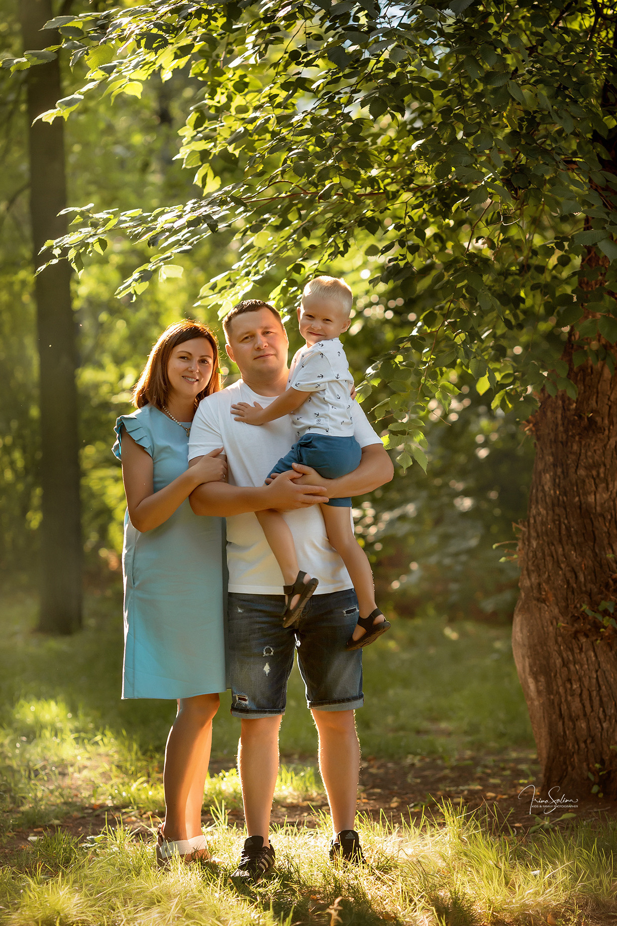 Семейная фотосессия в парке-дендрарии. Детский и семейный фотограф в Екатеринбурге