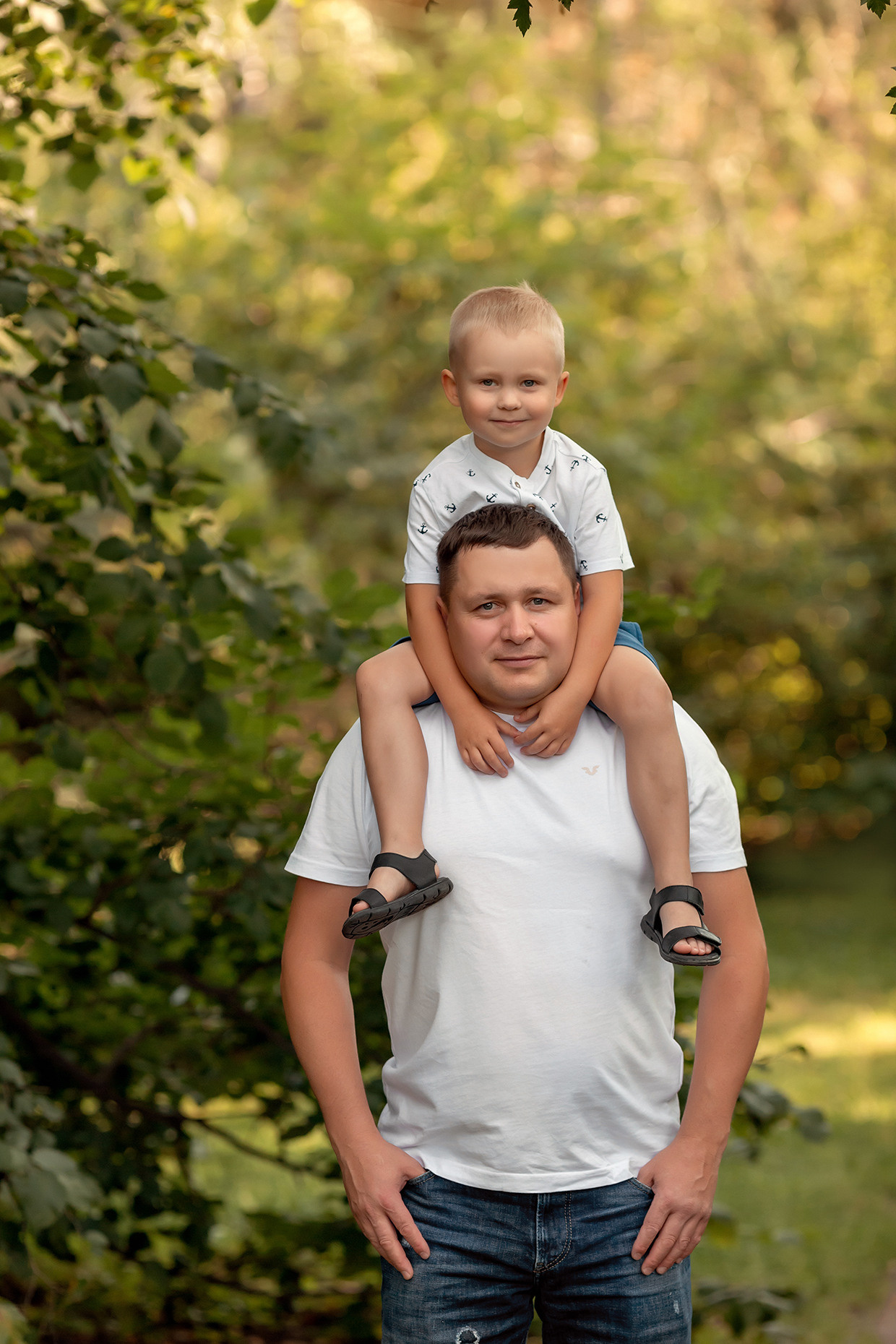 Семейная фотосессия в парке-дендрарии. Детский и семейный фотограф в Екатеринбурге