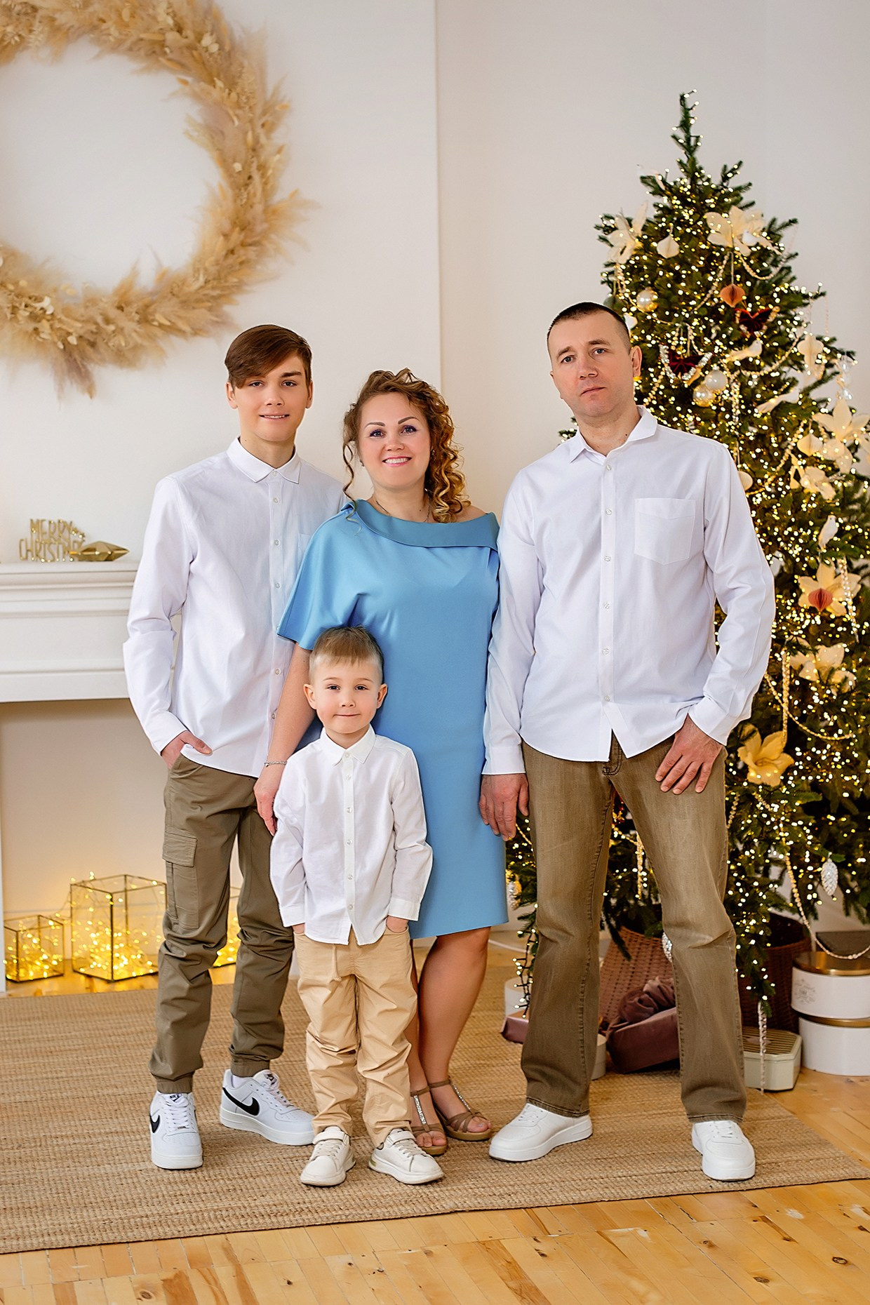 Фотосессия Большой семьи в фотостудии Svet. Детский и семейный фотограф в Екатеринбурге