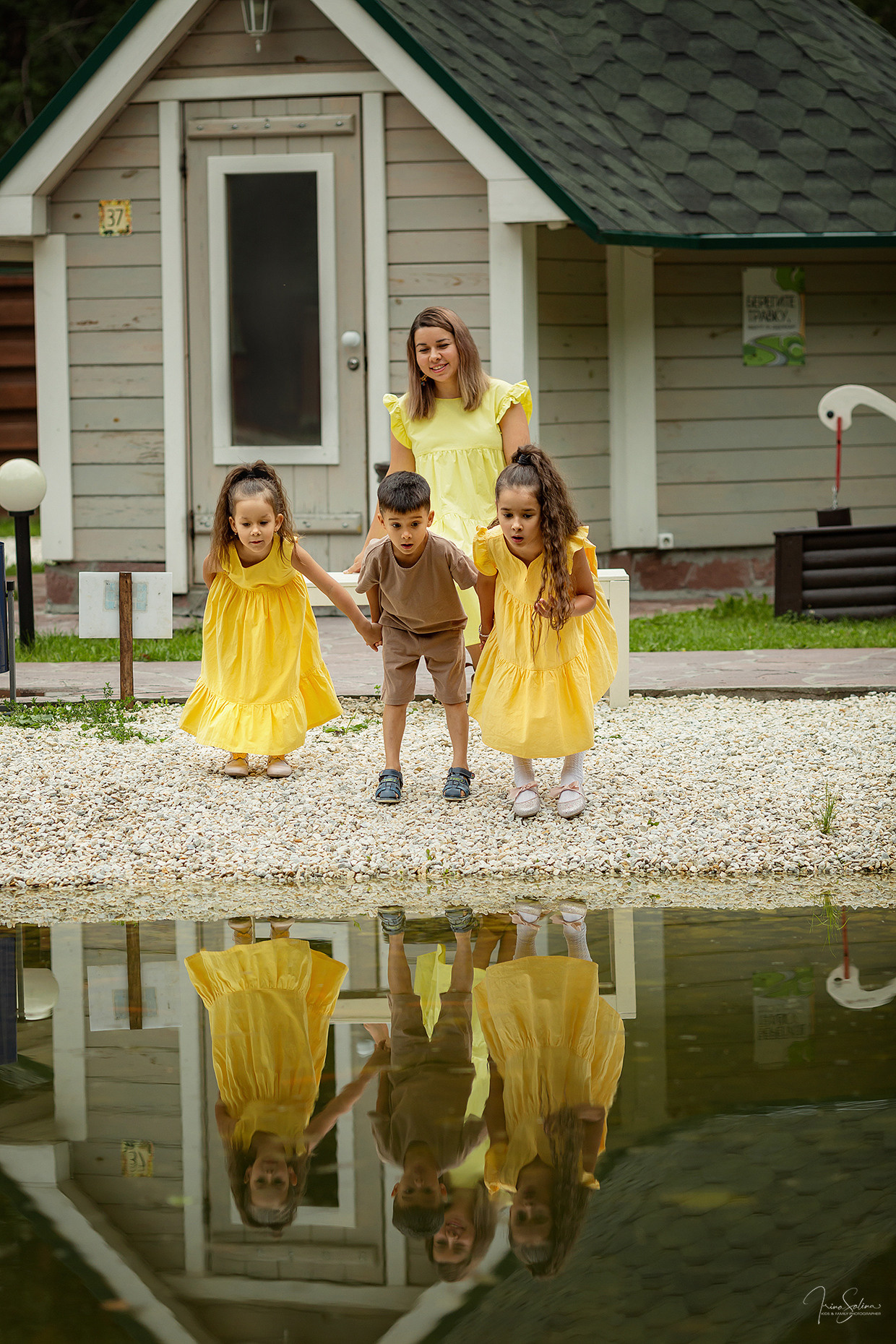 Семейная фотосессия в Клубе Тепло-уют и в лесу. Детский и семейный фотограф в Екатеринбурге