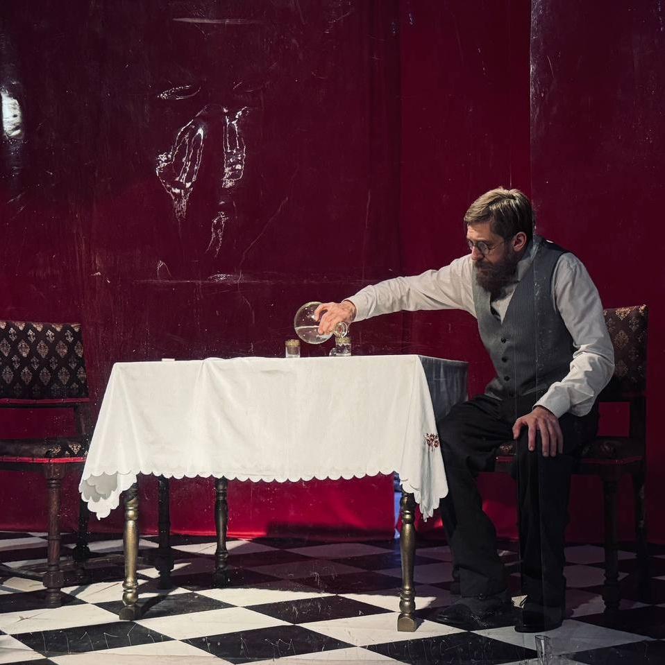 Карикатура на человечество. Театр «НИТИ» Санкт-Петербург