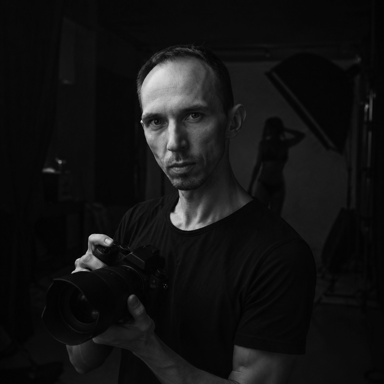 Фотограф, тематик, эротика и арт-ню в Москве. Николай Волин