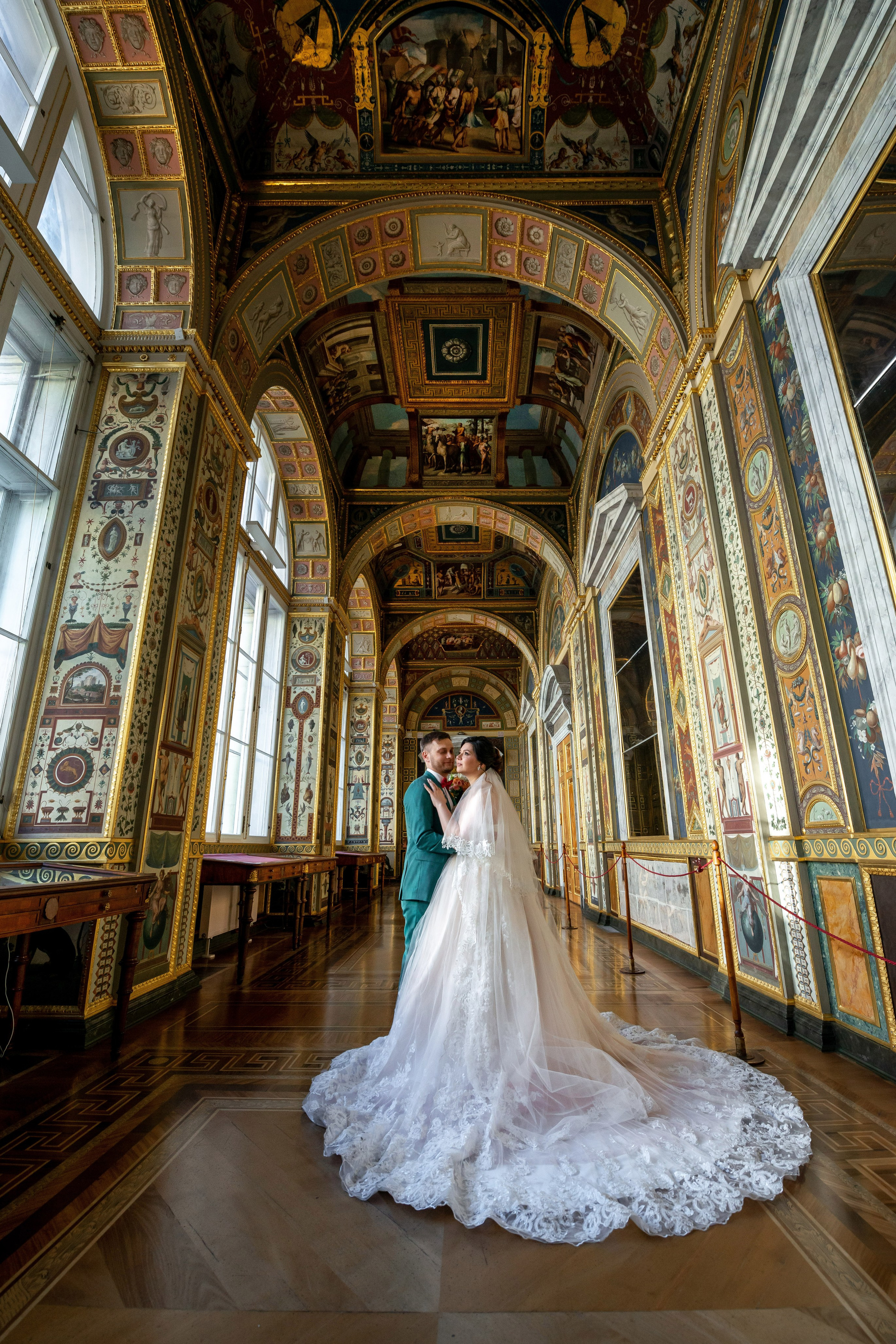 Где провести свадебную фотосессию зимой в Петербурге. Красивые места под крышей в дождь, снег и в непогоду. Портретный, семейный и свадебный фотограф в Санкт-Петербурге и в Пушкине Ширяев Денис