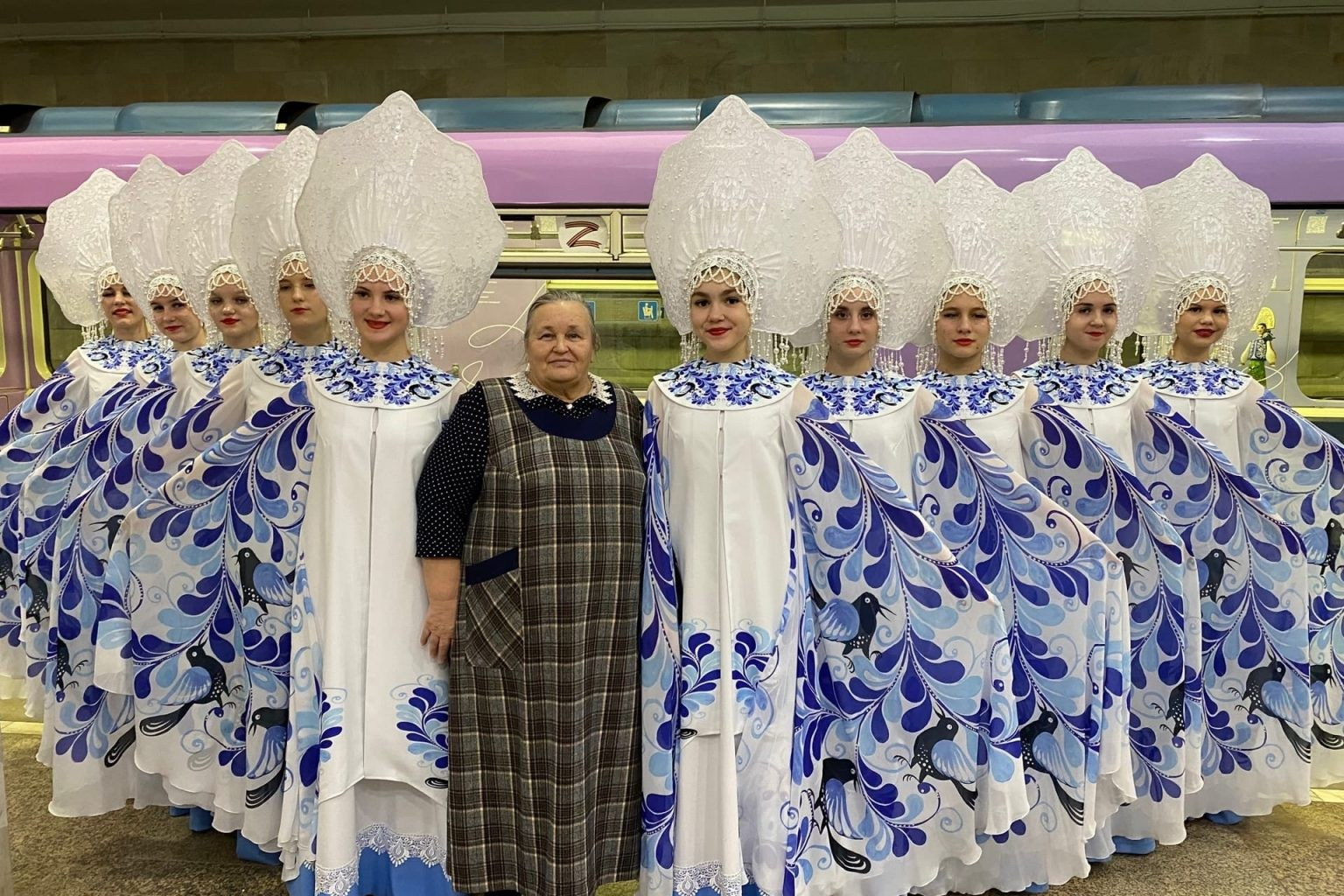 Поезд с росписью. Сувениры и подарки с Ордынской росписью | Новосибирск