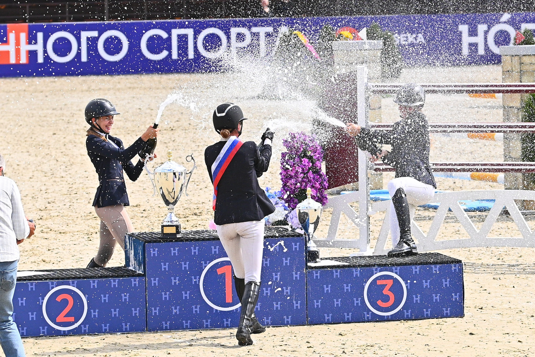 01-03 авг 2025 — Всероссийские сор по конному спорту «Чемпионат России среди спортсменов-любителей». ТУРНИРНАЯ КОННАЯ ФОТОГРАФИЯ, Руднева Ольга и Евгений Адеев