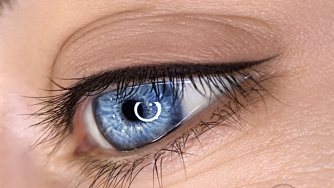 Перманентный макияж стрелок, красивая ровна подводка глаз