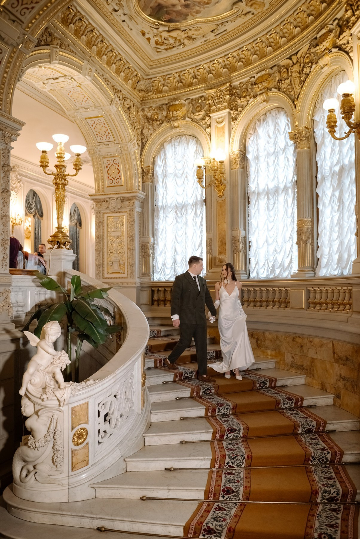 Свадебная фотосессия в ЗАГСе и на прогулке в СПб (Санкт-Петербург), цена фотосессии и фотокниги