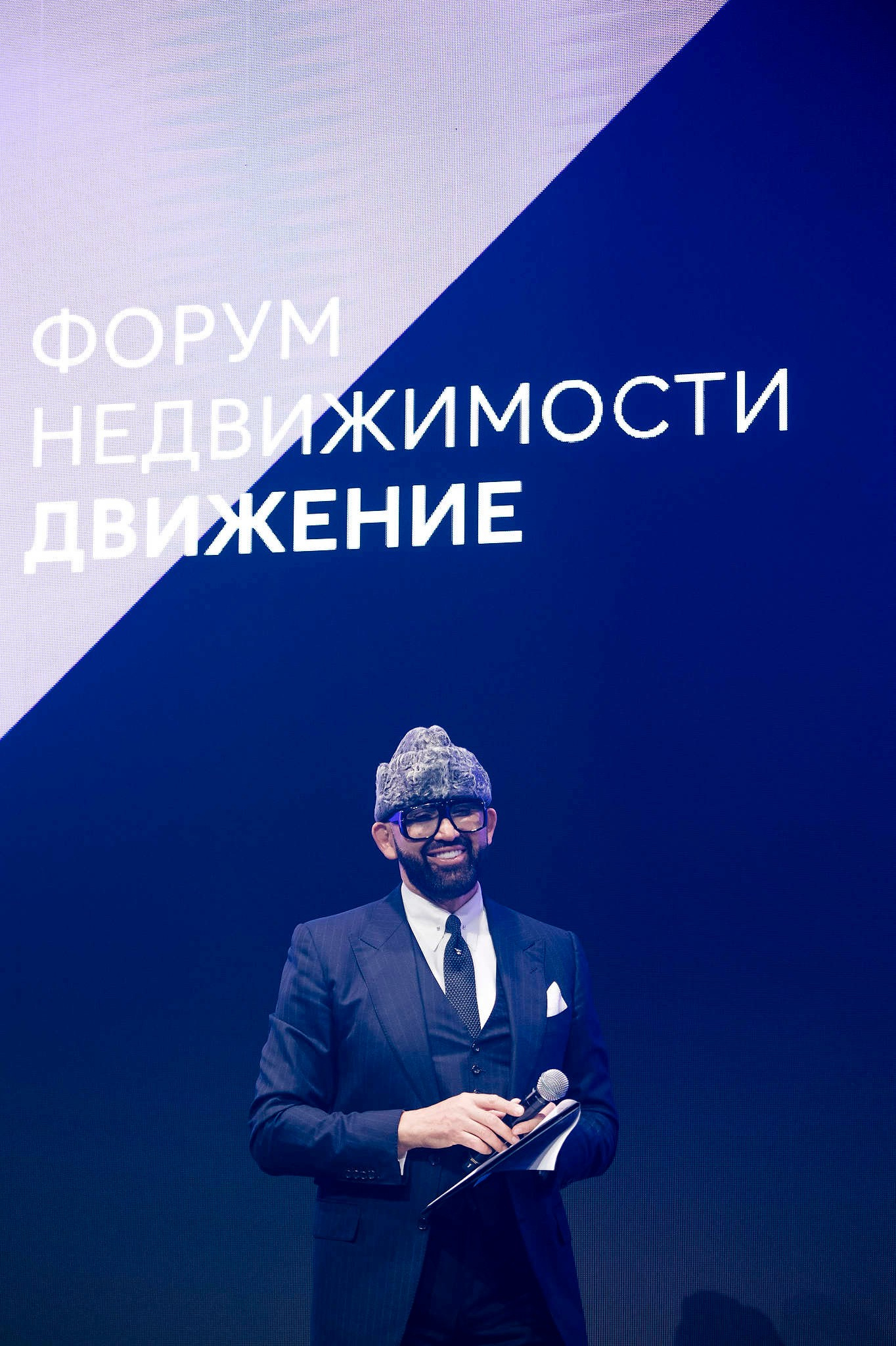 Музыкальный фестиваль на Розе Хутор. Генеральный спонсор компания Мегафон. Зрители слушают Земфиру. Фотограф из Сочи Михаил Мордасов фотографировал этот концерт в Сочи, Красной Поляне. 