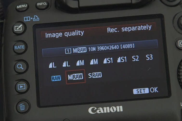 Экран фотоаппарата Canon с меню выбора настроек формата изображения