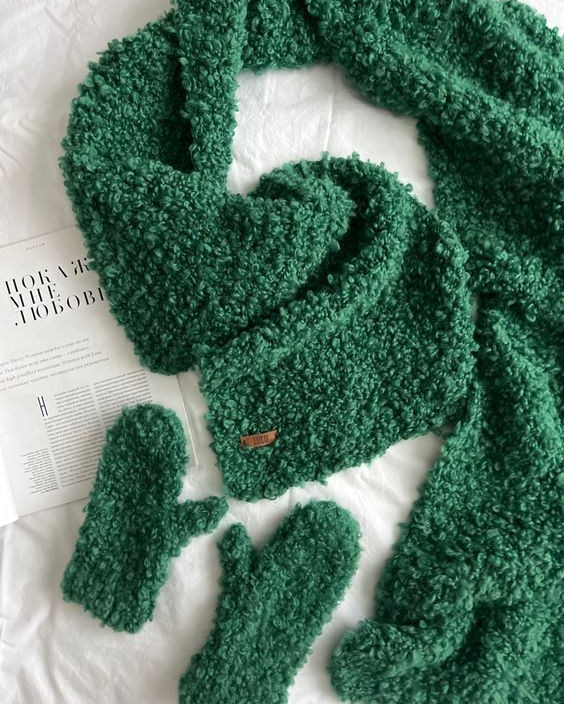 Предметная съемка аксессуара в креативной композиции.