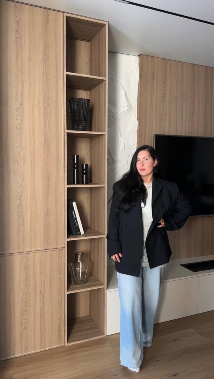 ЖК Коперник. Дизайн студия, занимаемся разработкой Дизайн проектов, реализацией проектов под ключ. Мы находимся в городе Екатеринбург. Зовут Рената