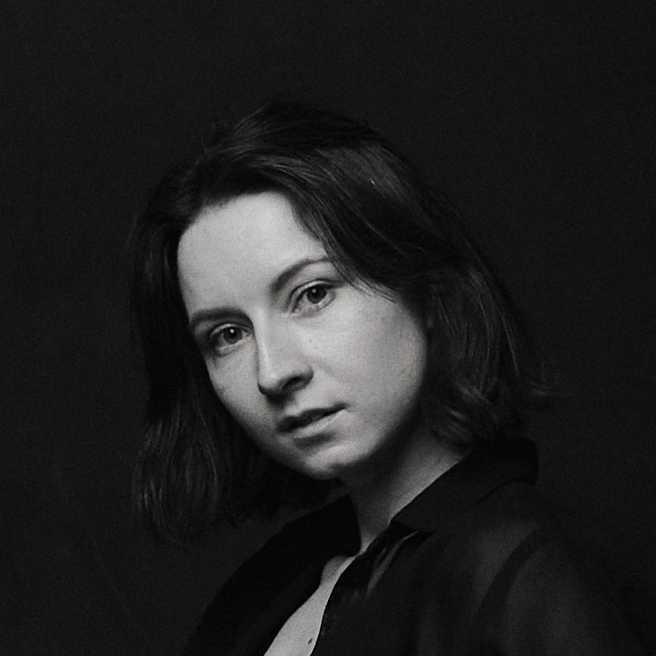 Contact. Street & Portrait photographer Lina Thorne based in Moscow