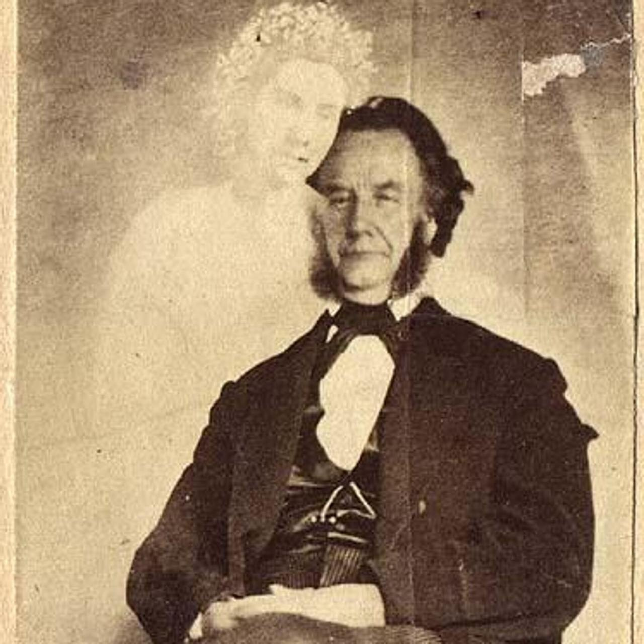 Фотограф, который снимал призраков. 👻. Aleksey Petruchenya — Filmmaker & Photographer