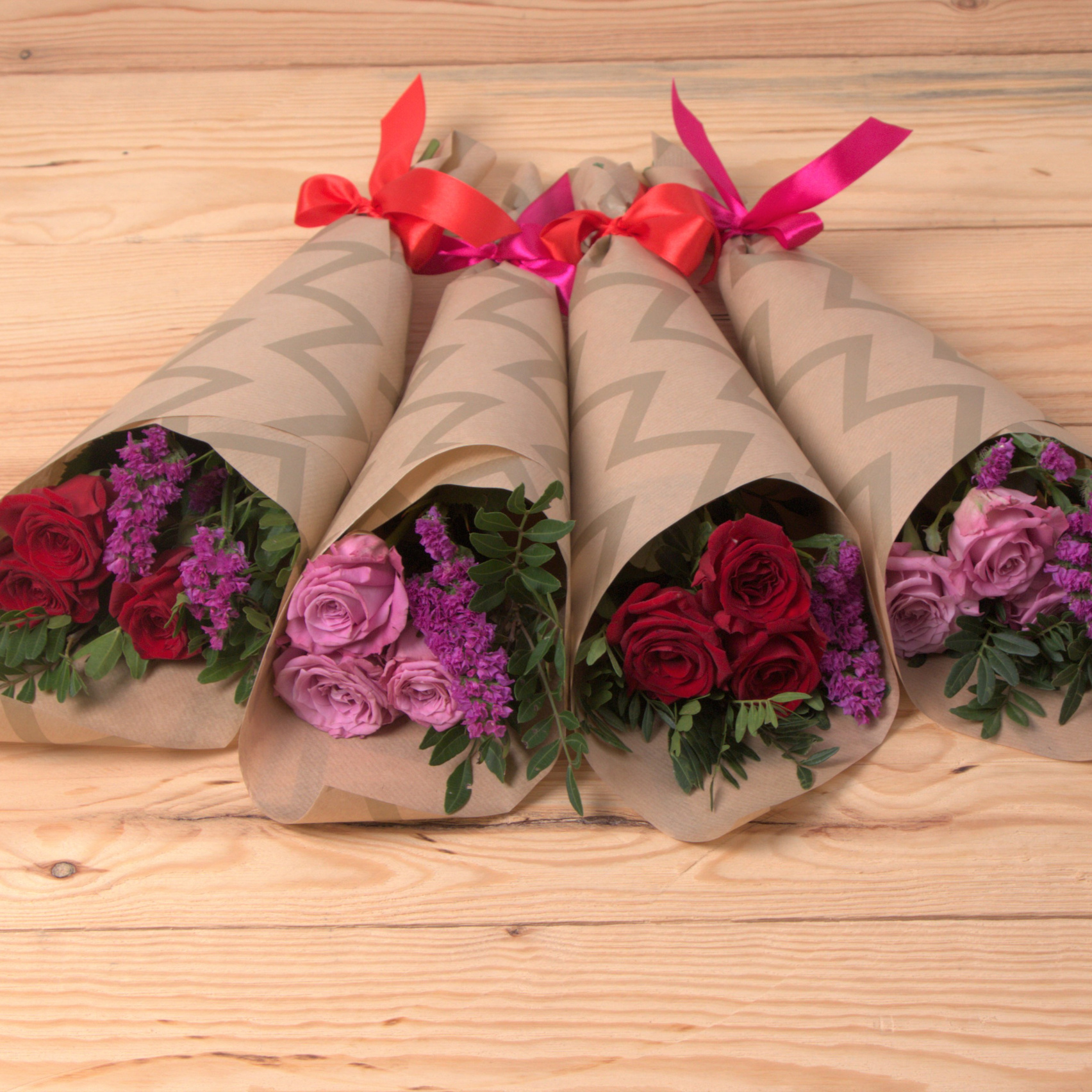 Цветы на 8 марта, цветы на работу к 8 марта, букет для коллег 8 марта