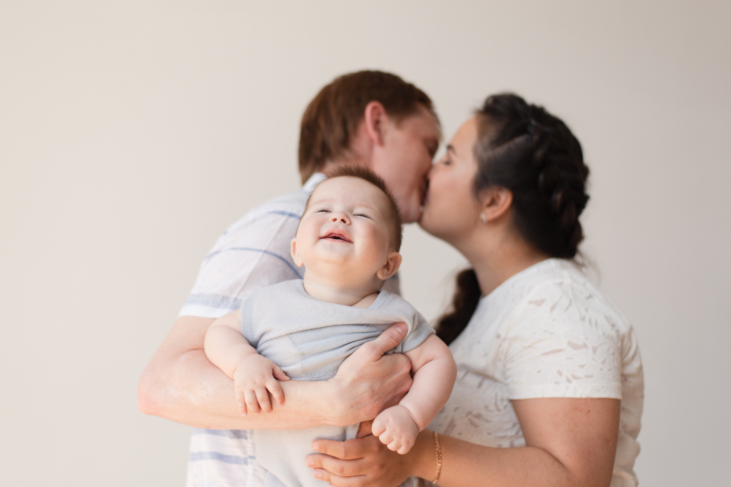 Фотография малыша в 6 месяцев. Фотограф новорожденных , семейный и  детский фотограф в Пскове Иванова