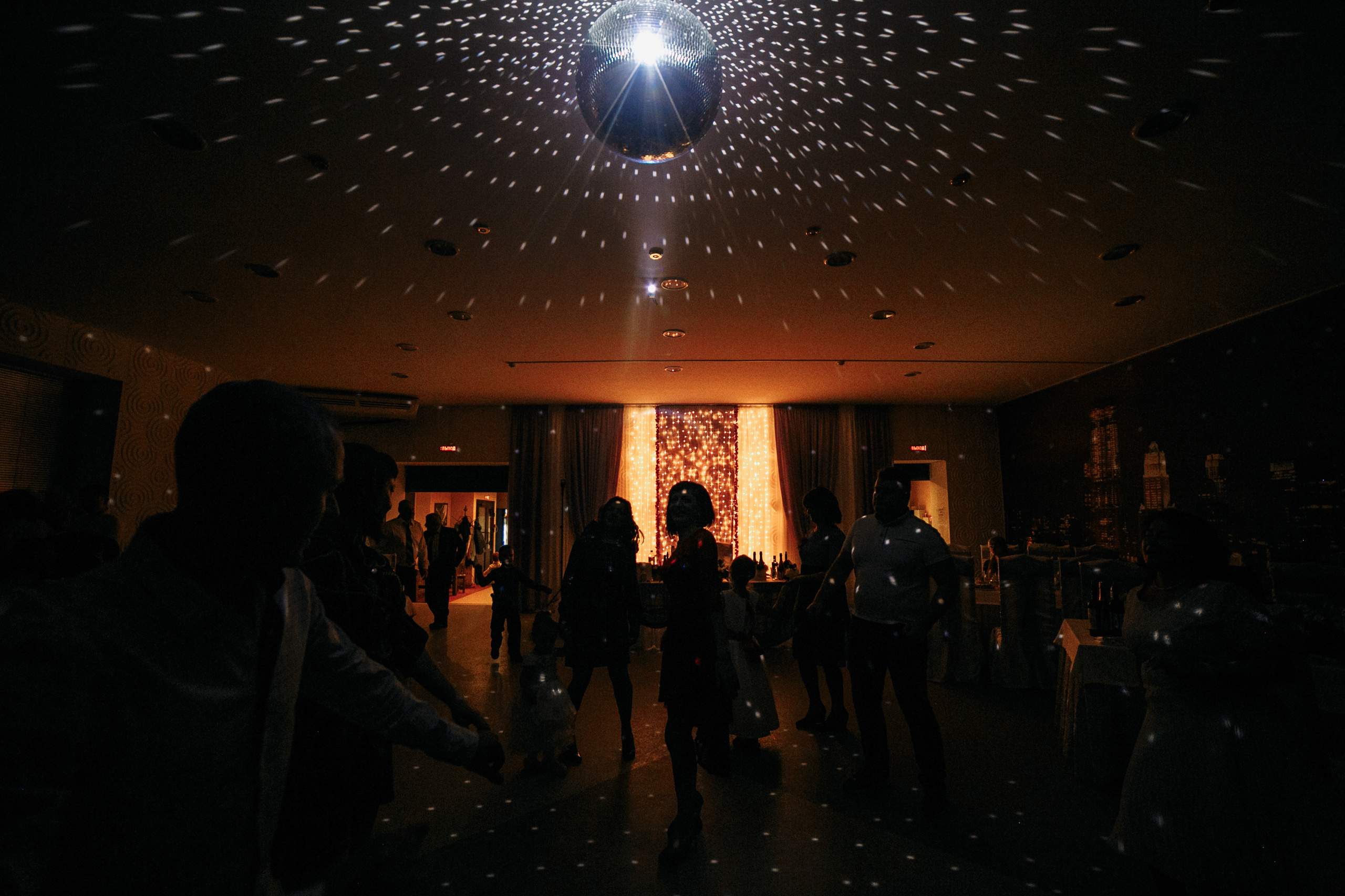 Зеленые молодожены. Свадебный фотограф Вашкевич Денис