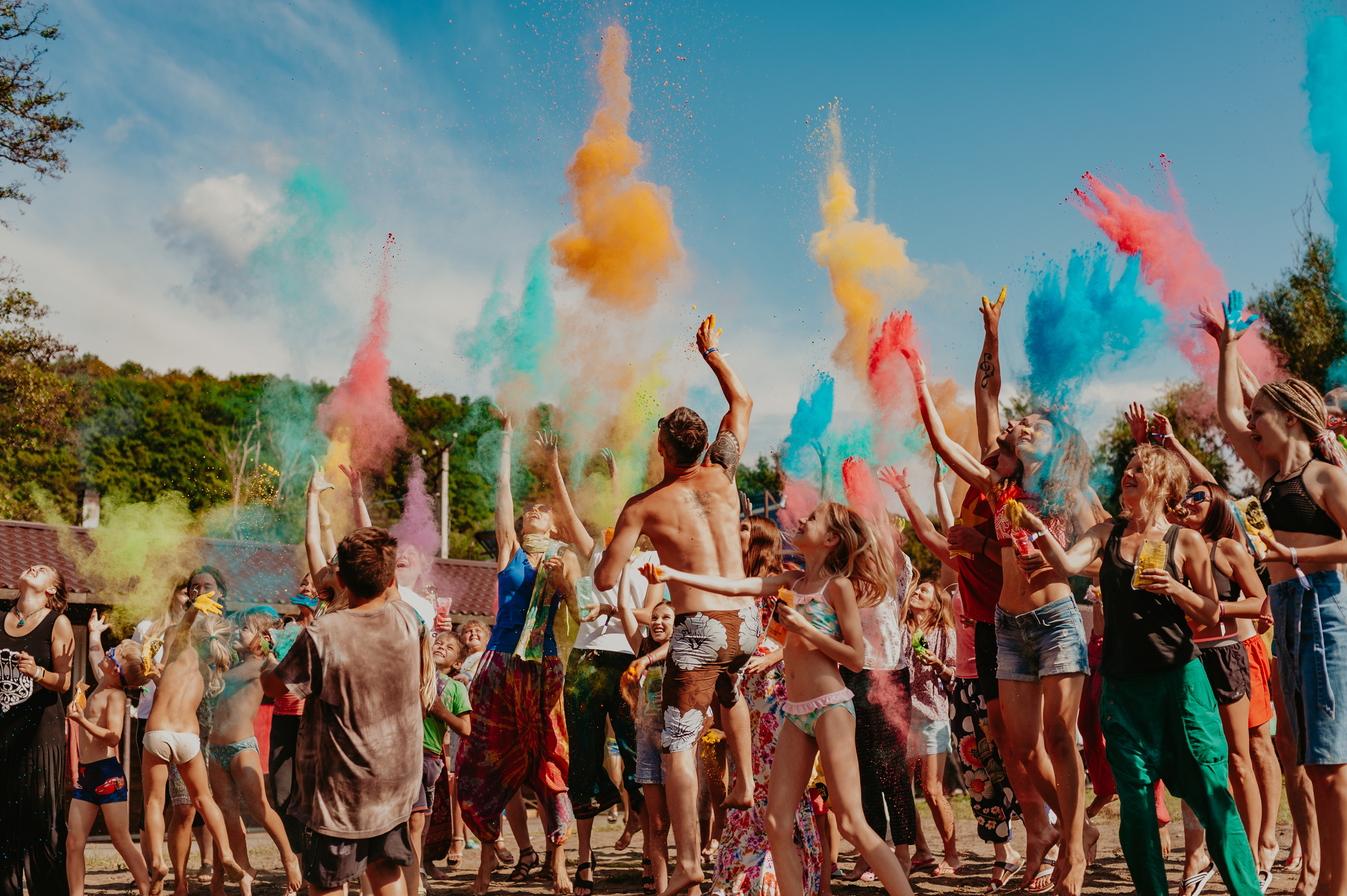 Праздник красок Холи на Фестивале Асана. Семейный фотограф Ульяна Вишнякова