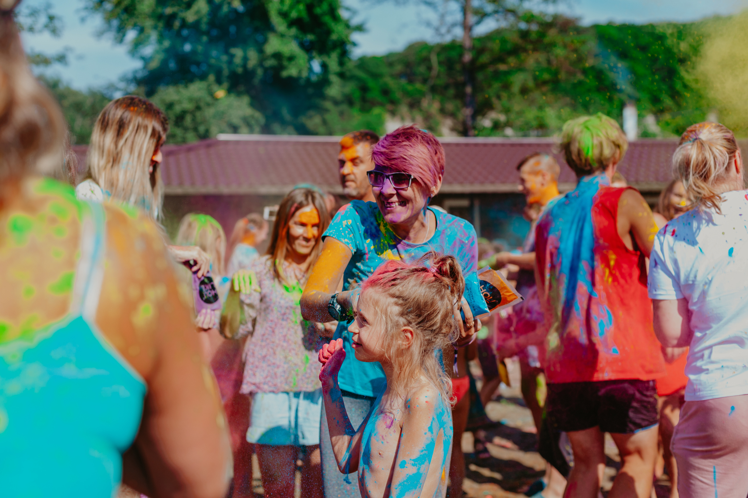 Праздник красок Холи на Фестивале Асана. Семейный фотограф Ульяна Вишнякова