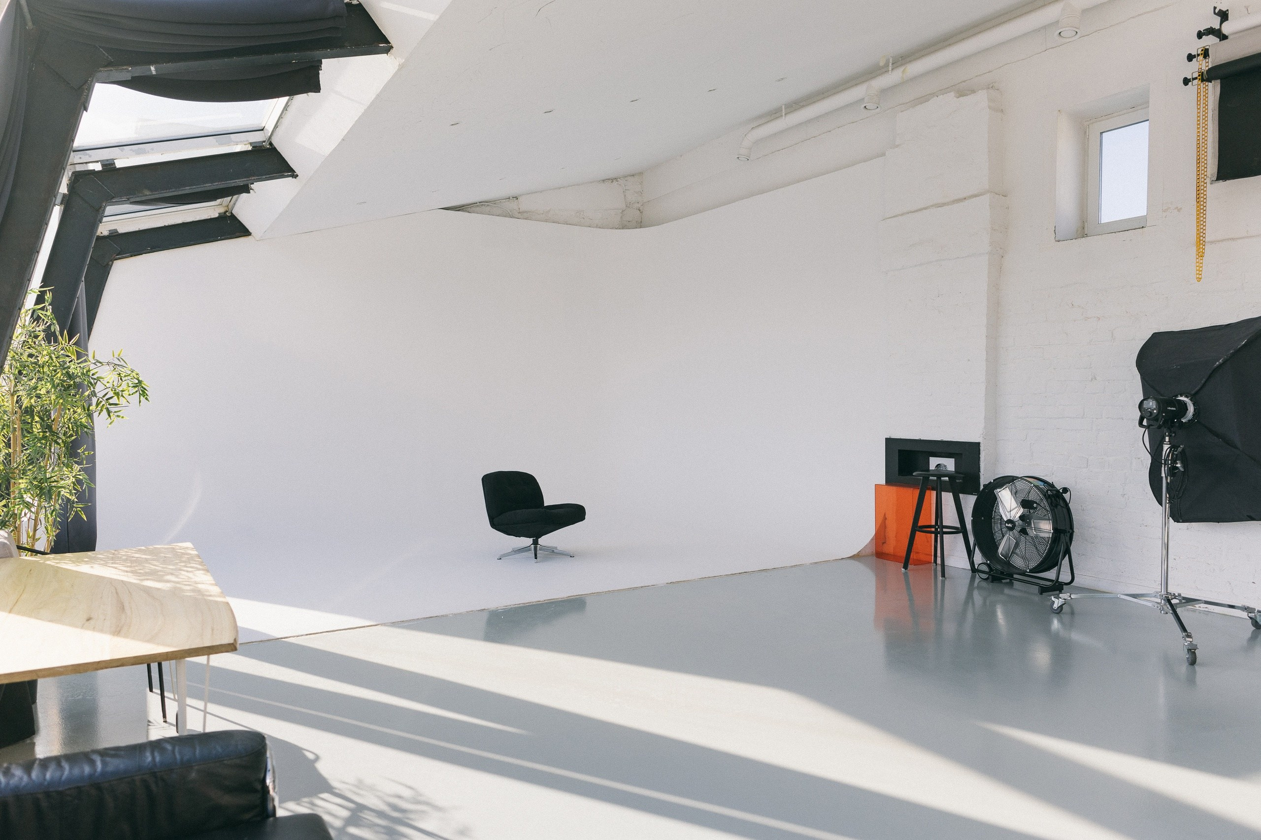 Локации и фотостудии в Санкт-Петербурге для женской фотосессии