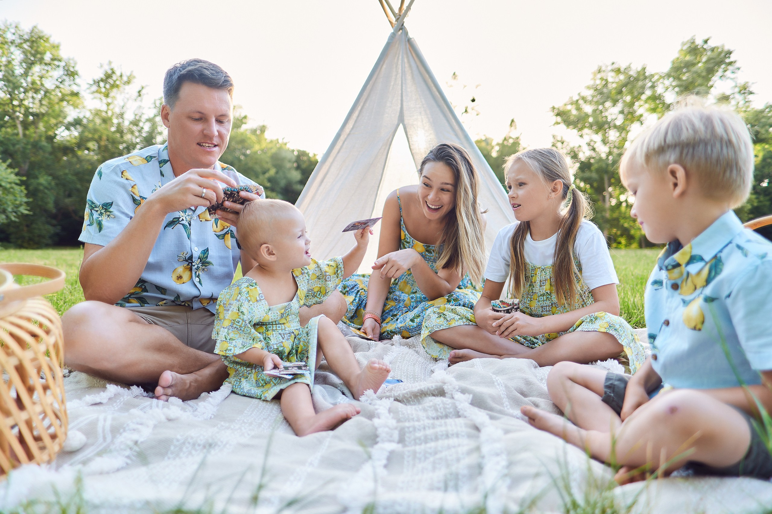 Portréty v prírode – Vonkajšia fotografia v parkoch, lesoch a pri jazerách. Som Nikolay Samara, fotograf v Bratislave. Zameriavam sa na portréty, lifestyle, eventy a work and sport fotografiu s osobným pr