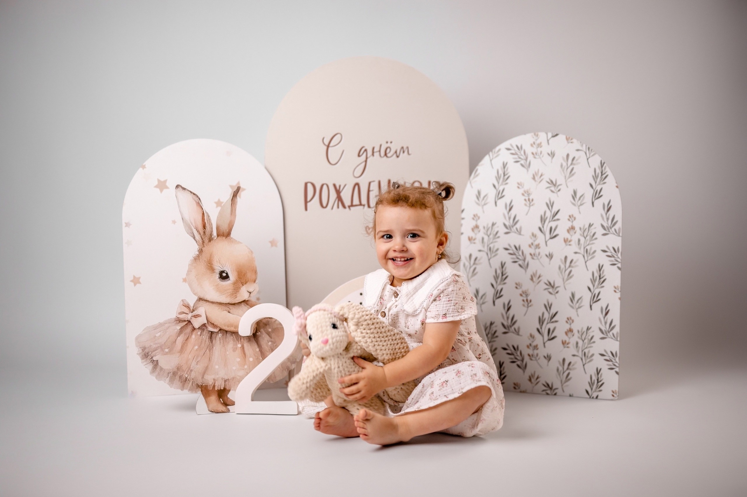 Стилизованная фотосессия в студии на день рождения ребёнка