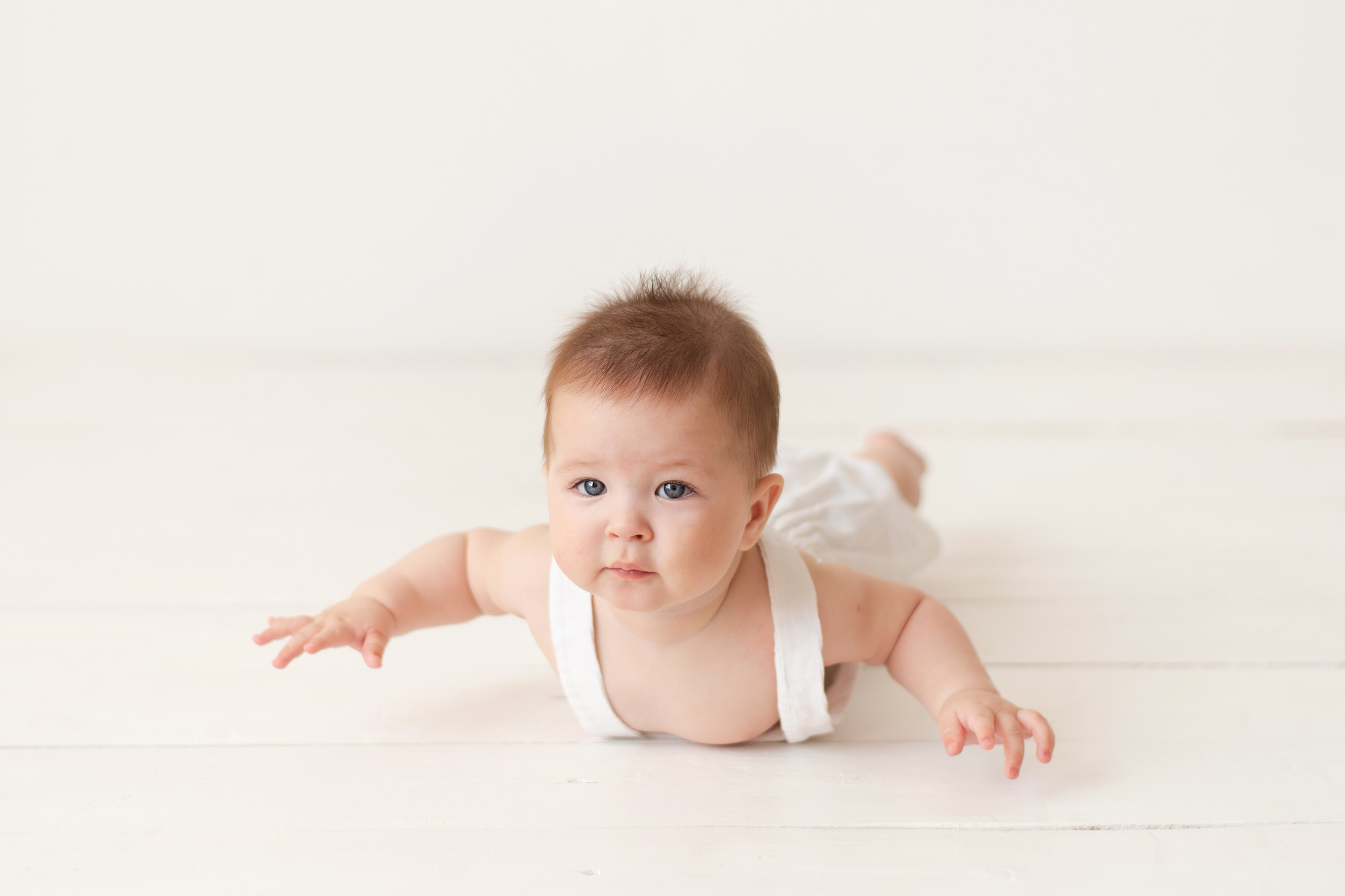Фотография малыша в 6 месяцев. Фотограф новорожденных , семейный и  детский фотограф в Пскове Иванова