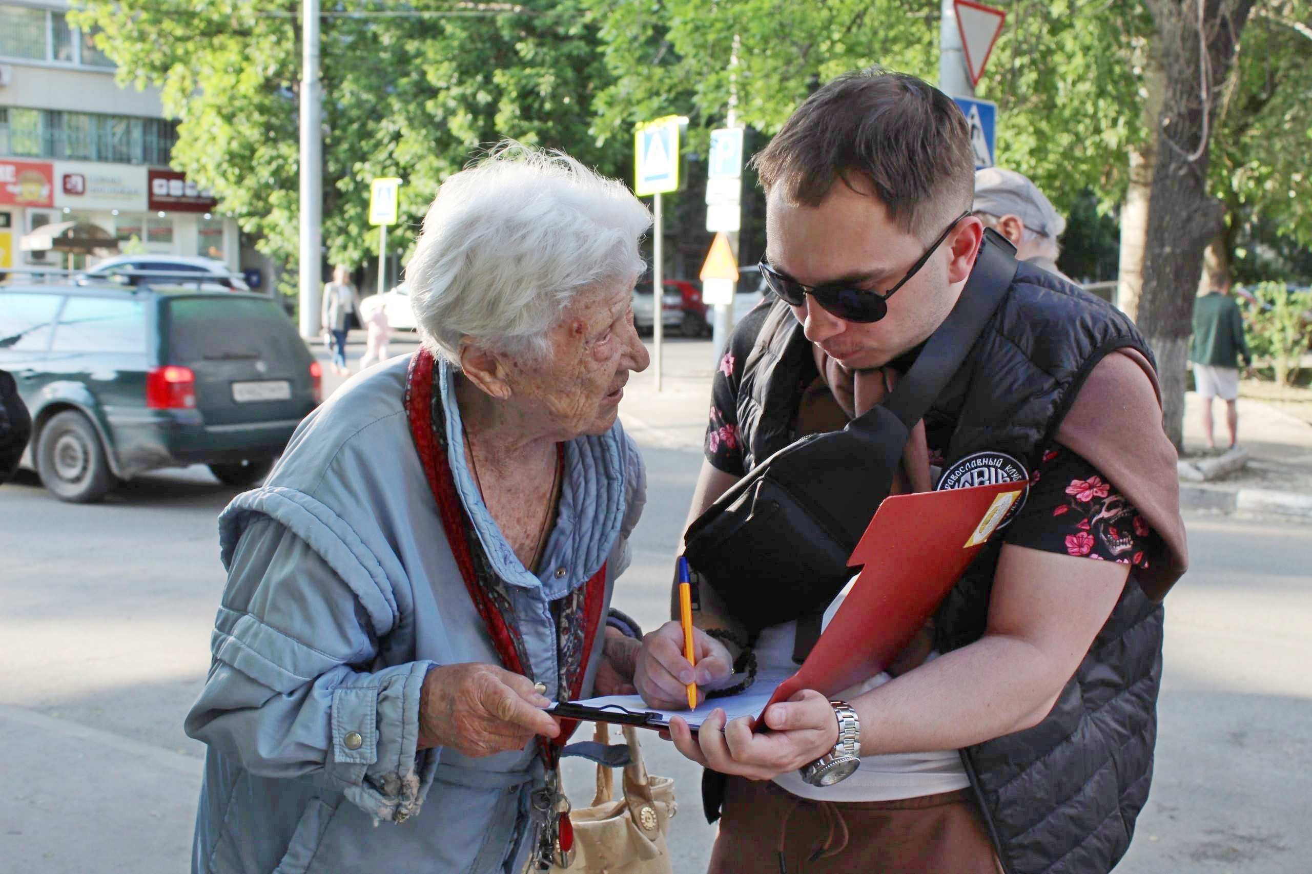 Продолжается помощь малоимущим бесплатными обедами и продуктами. Северное благочиние Саратовской епархии