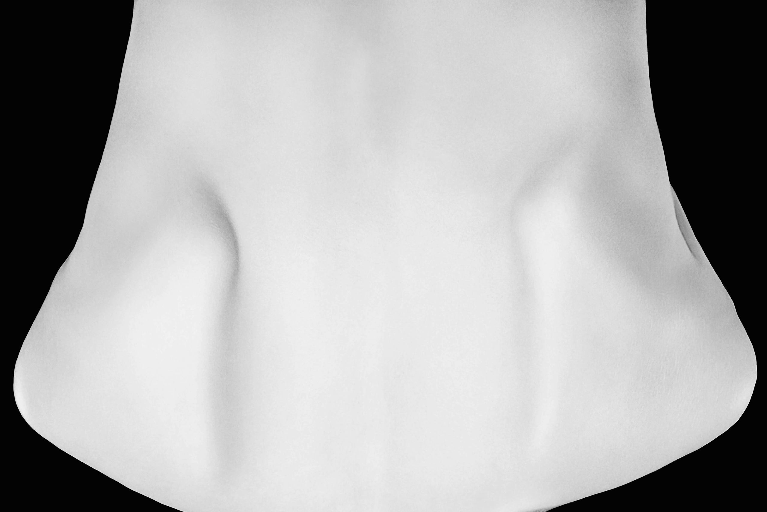 Buy Exclusive photography black and white body images. Anna Laza Art photographer