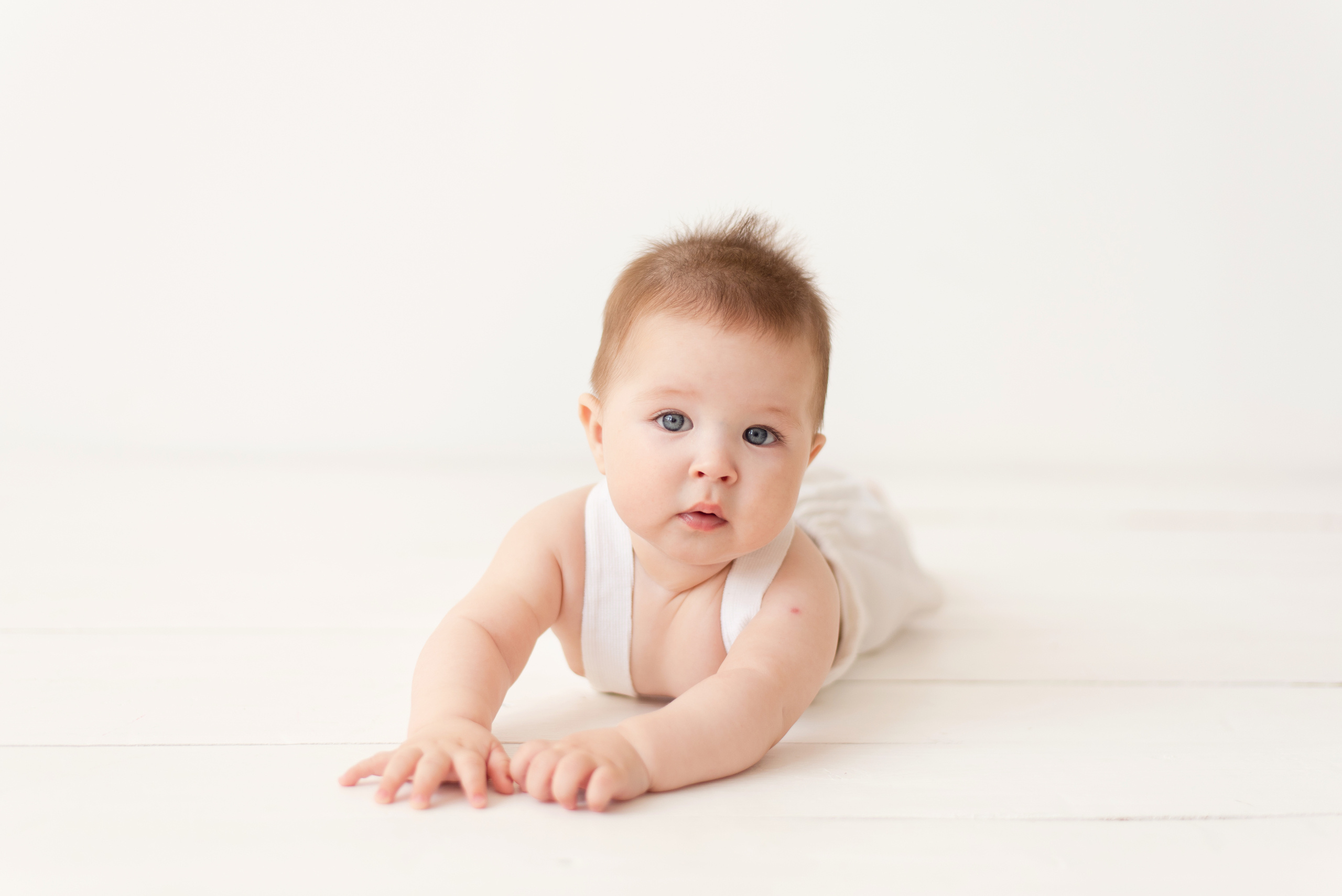 Фотография малыша в 6 месяцев. Фотограф новорожденных , семейный и  детский фотограф в Пскове Иванова