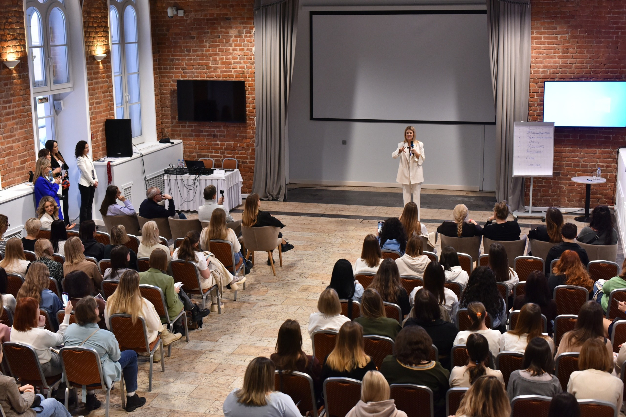 Школа фотографии новорождённых Алены Гороховской