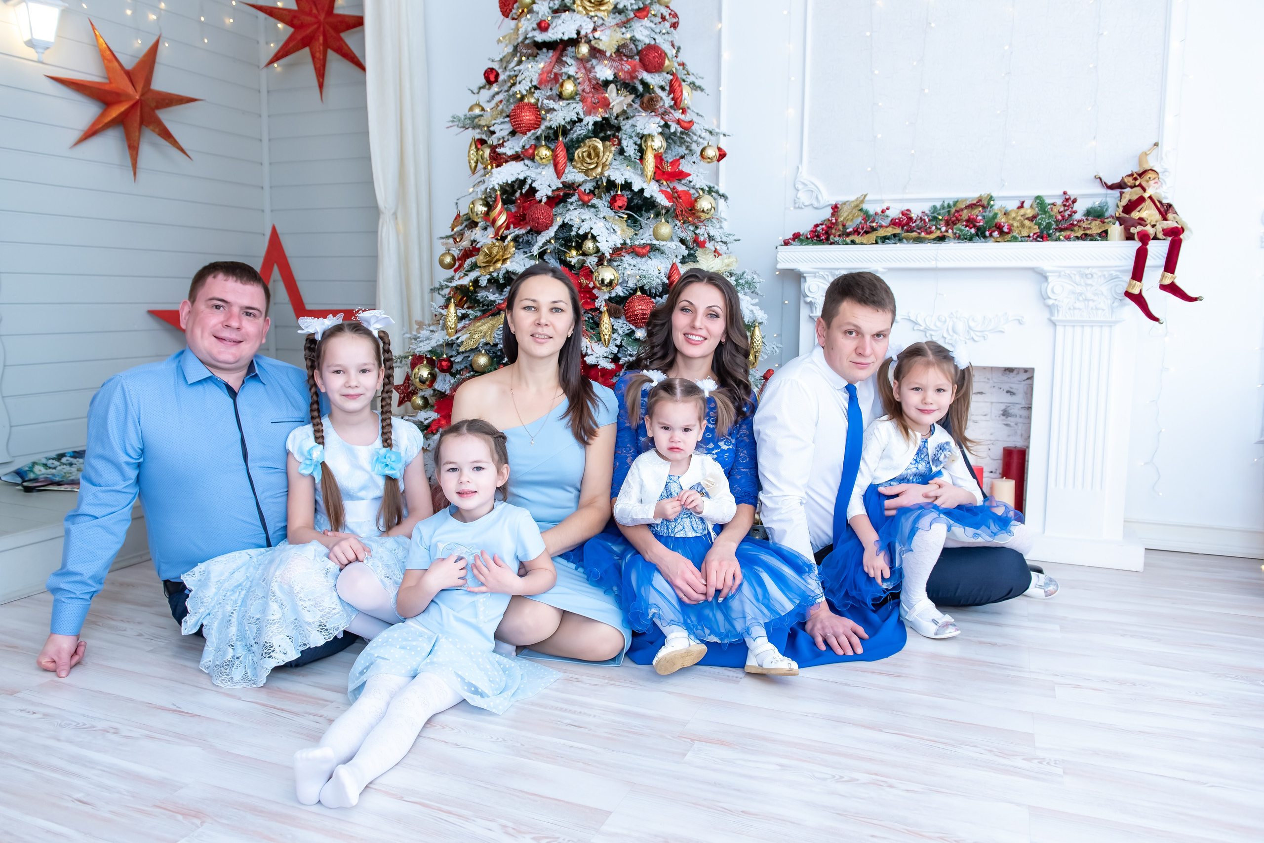 Фотосессия для большой семьи в фотостудии