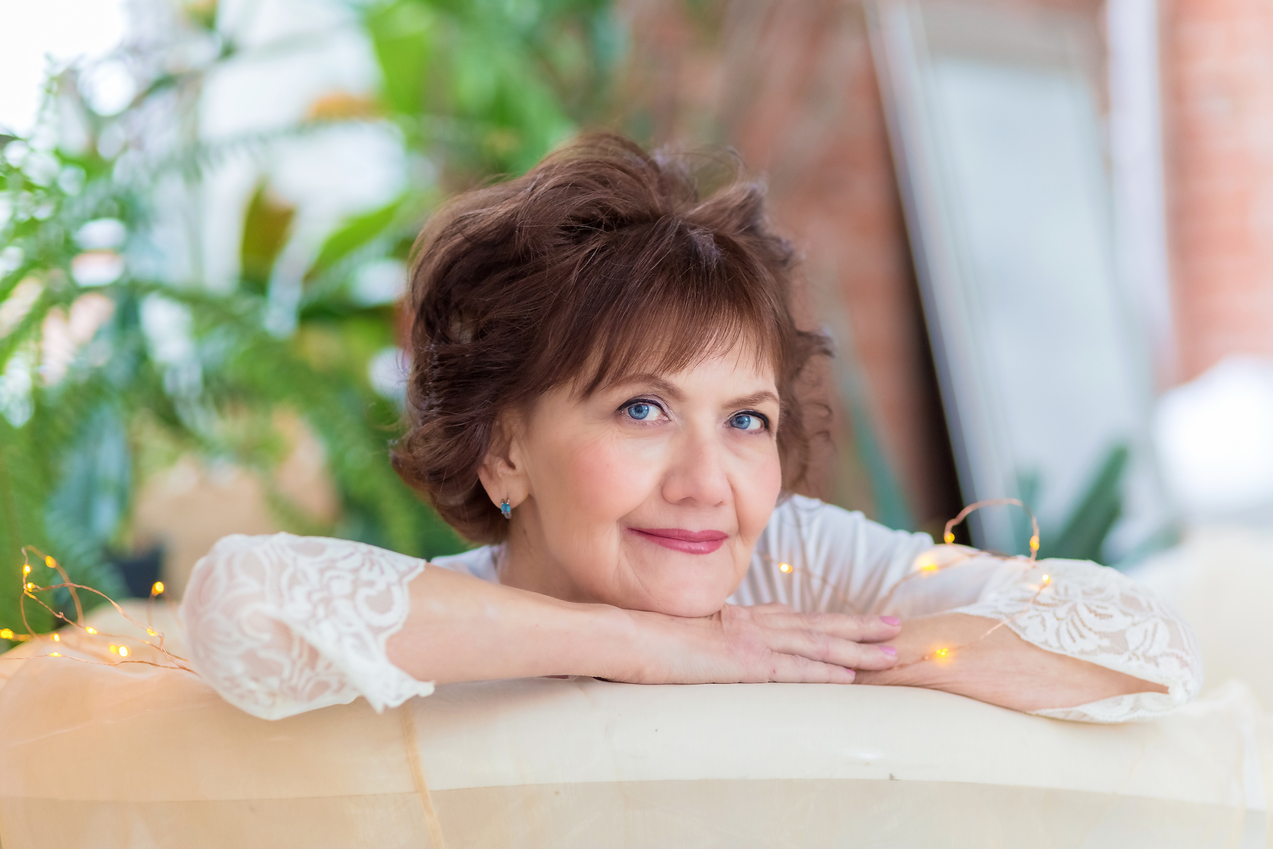 Портрет пожилой женщины крупным планом