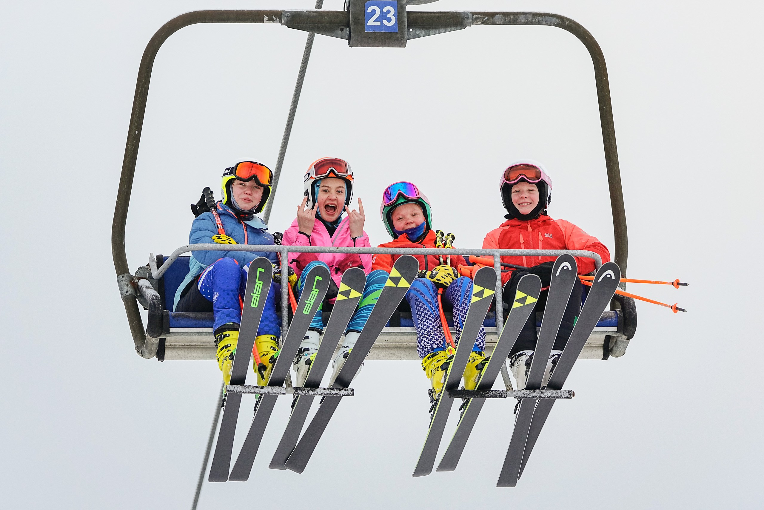 Фото с соревнований по горнолыжному спорту в Дмитровском городском округе Московской области 2024-2025. Фотограф Студитский Евгений