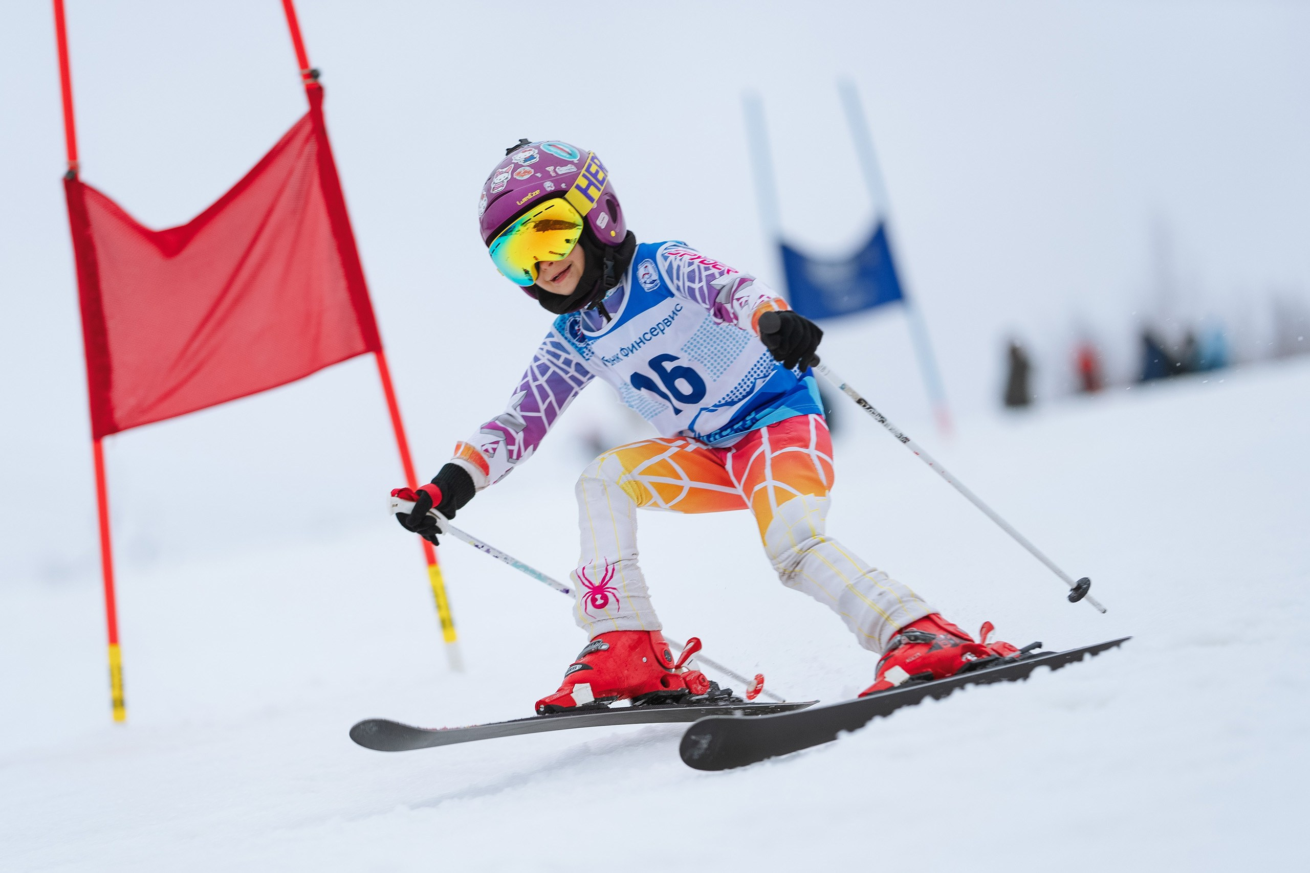 Фото с соревнований по горнолыжному спорту в Дмитровском городском округе Московской области 2024-2025. Фотограф Студитский Евгений