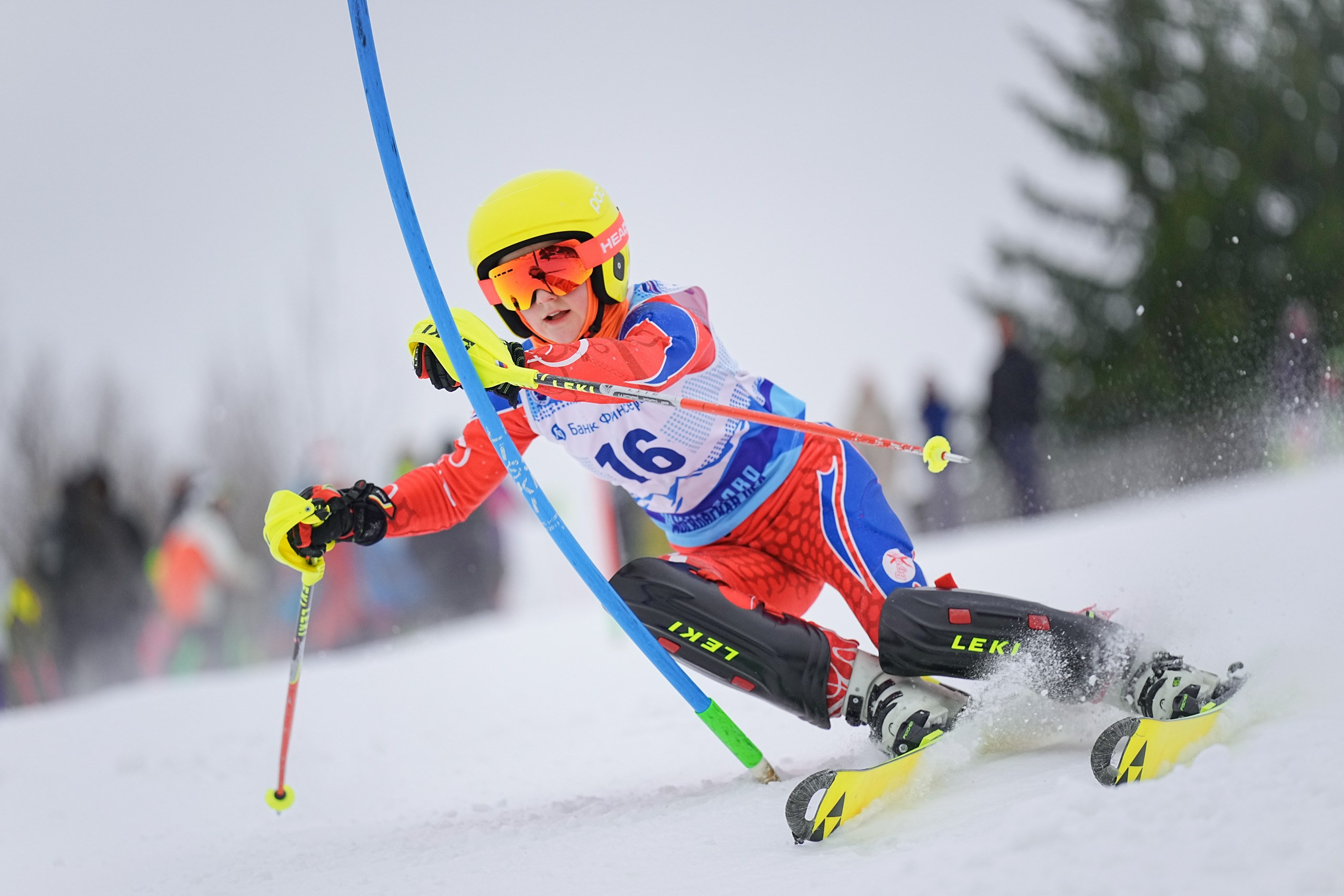 Фото с соревнований по горнолыжному спорту в Дмитровском городском округе Московской области 2024-2025. Фотограф Студитский Евгений
