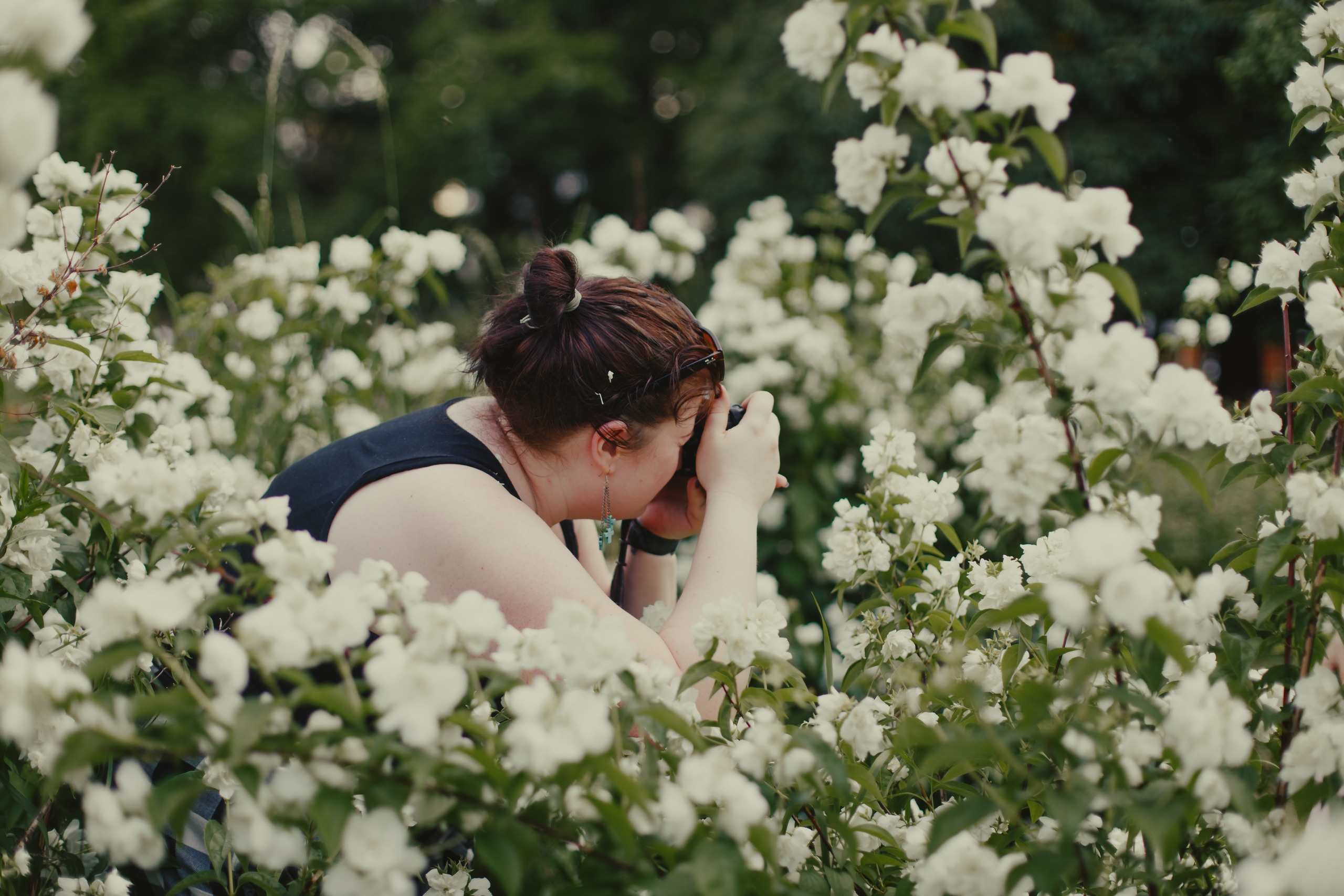 Цветущий жасмин в Москве — идеальное место для фотосессии