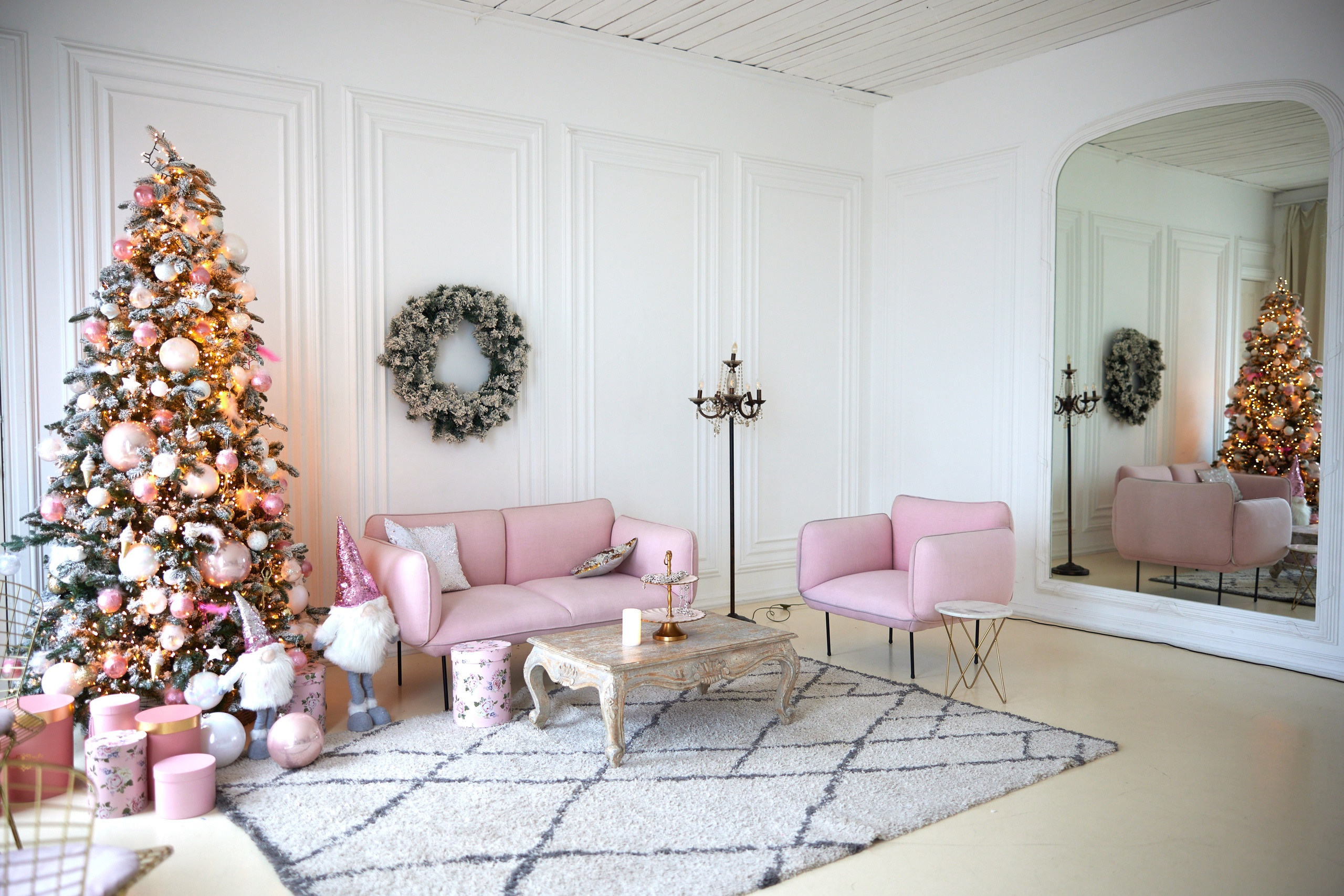 Рекомендуемые фотостудии для свадебной или семейной съёмки в СПб