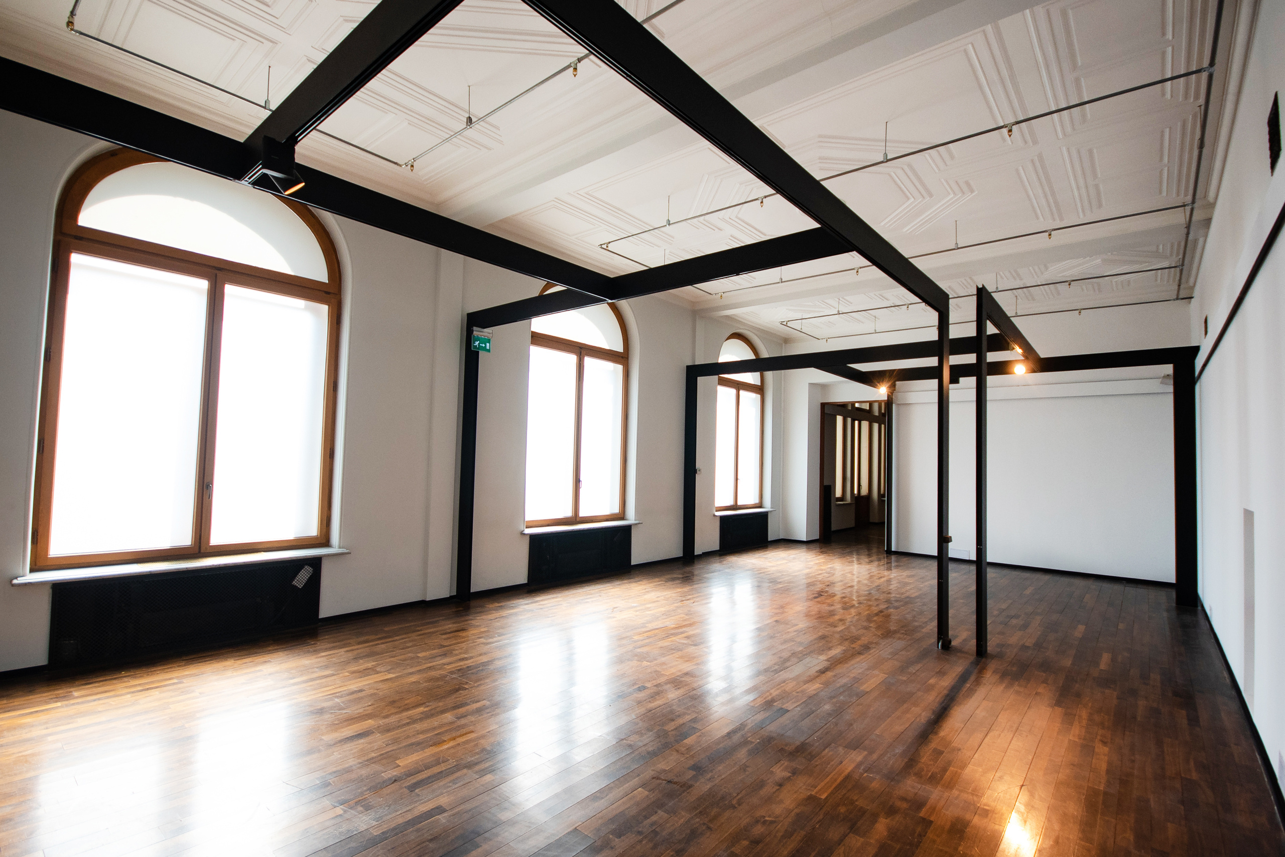 дворцы в Санкт-Петербурге для свадебной фотосессии в дождь, осенью или зимой