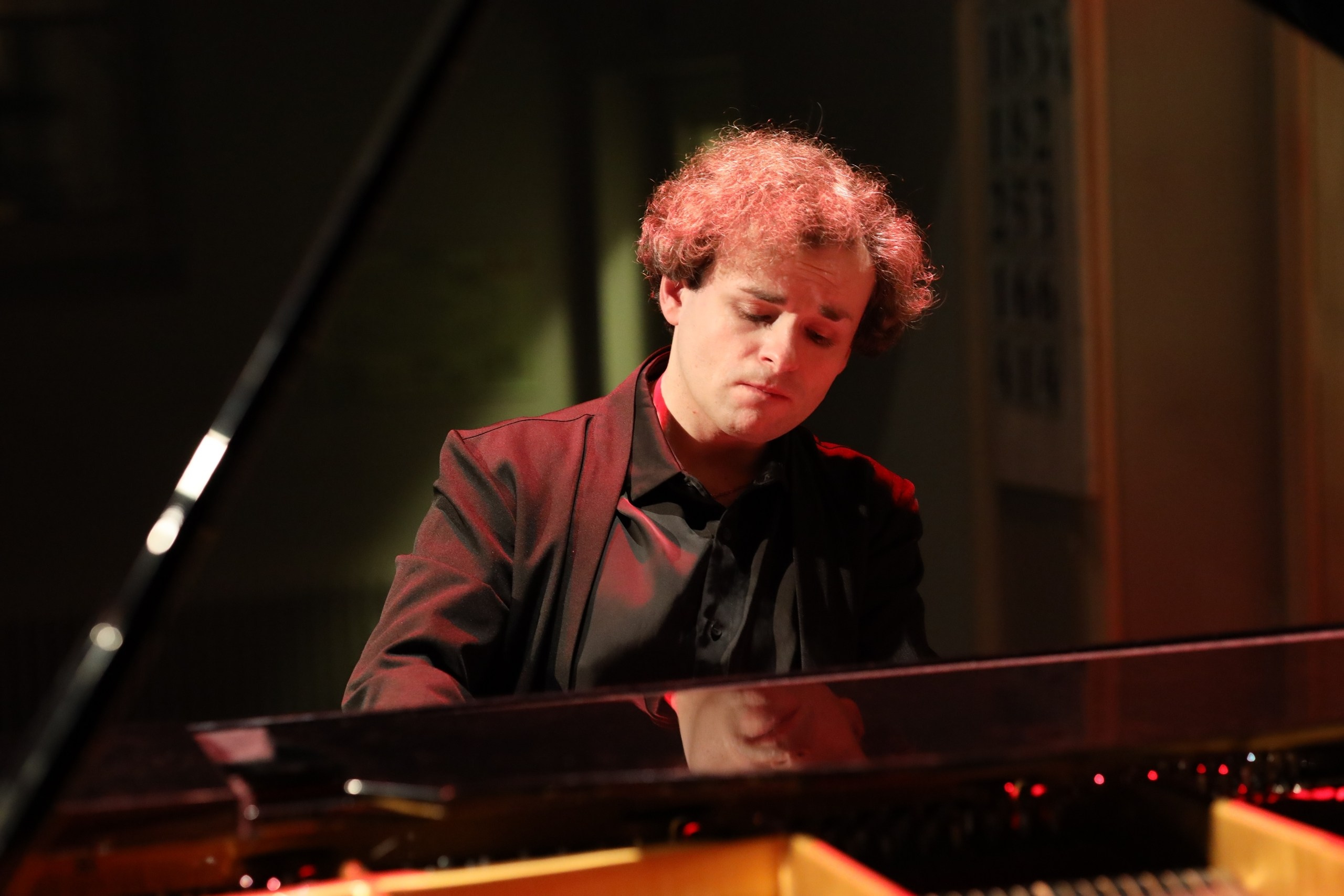 Евгений Савельев — пианист