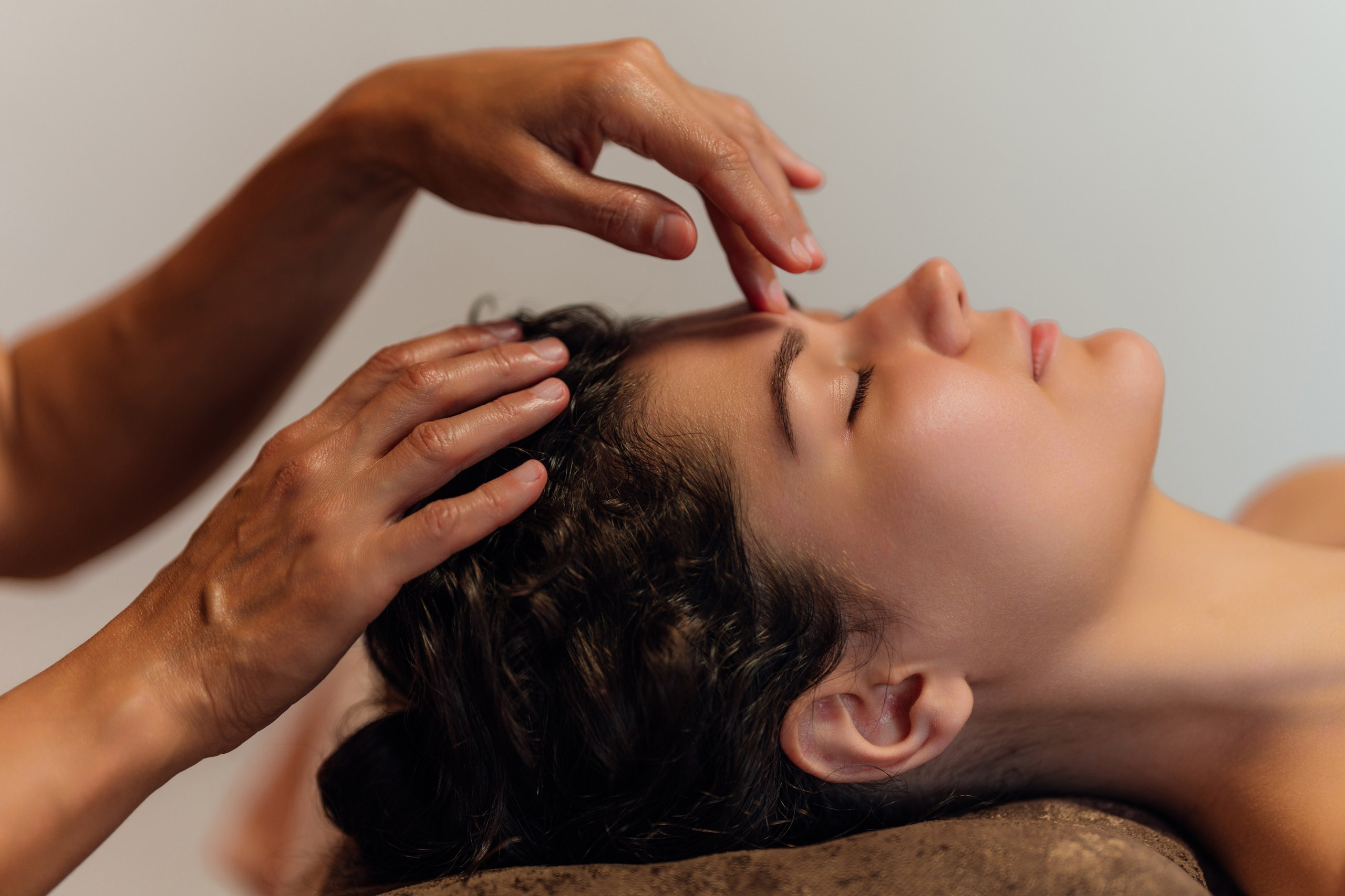 Массаж лица и головы «Сияние молодости». «Оджас» Оздоравливающий массаж в Сочи