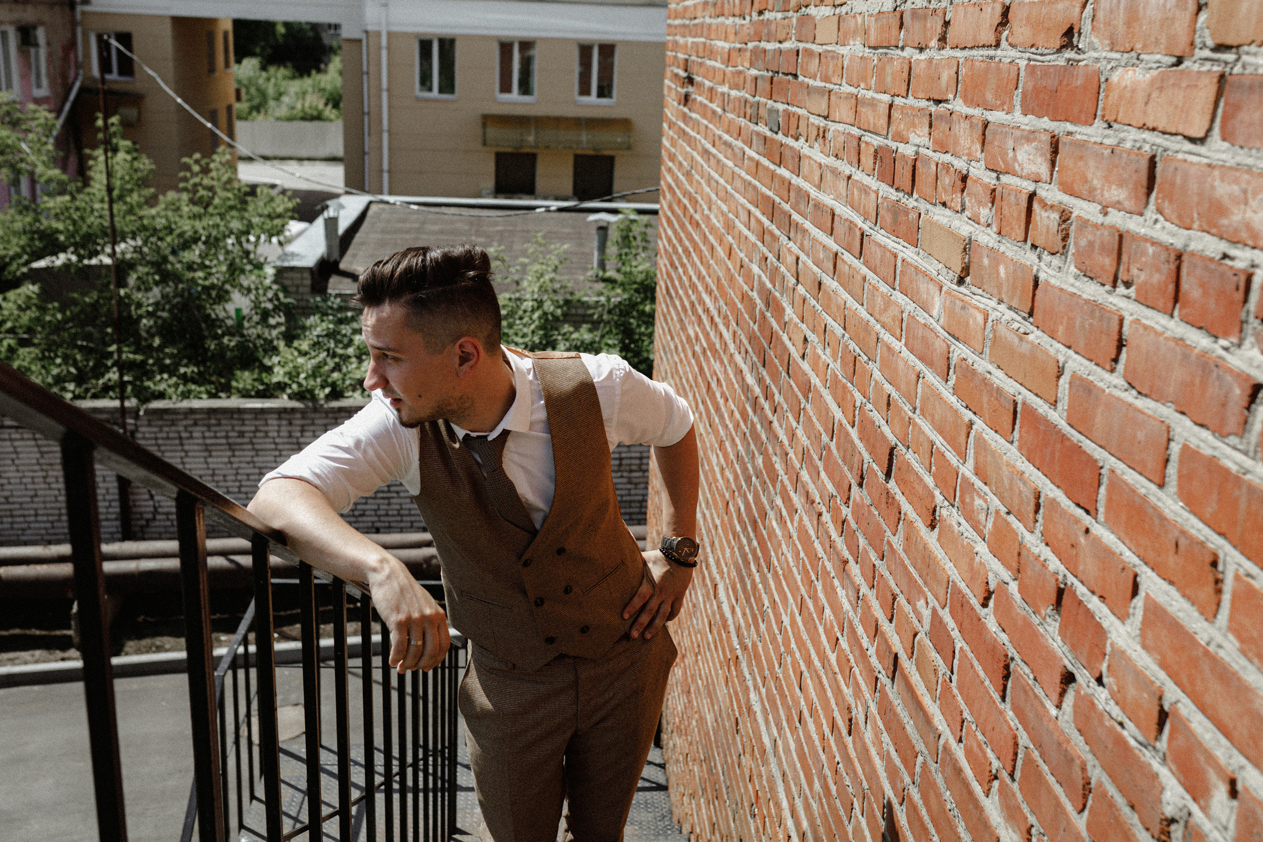 Шутки, танцы и душевные песни у костра в завершение вечера. Свадебный фотограф Аня Милграм