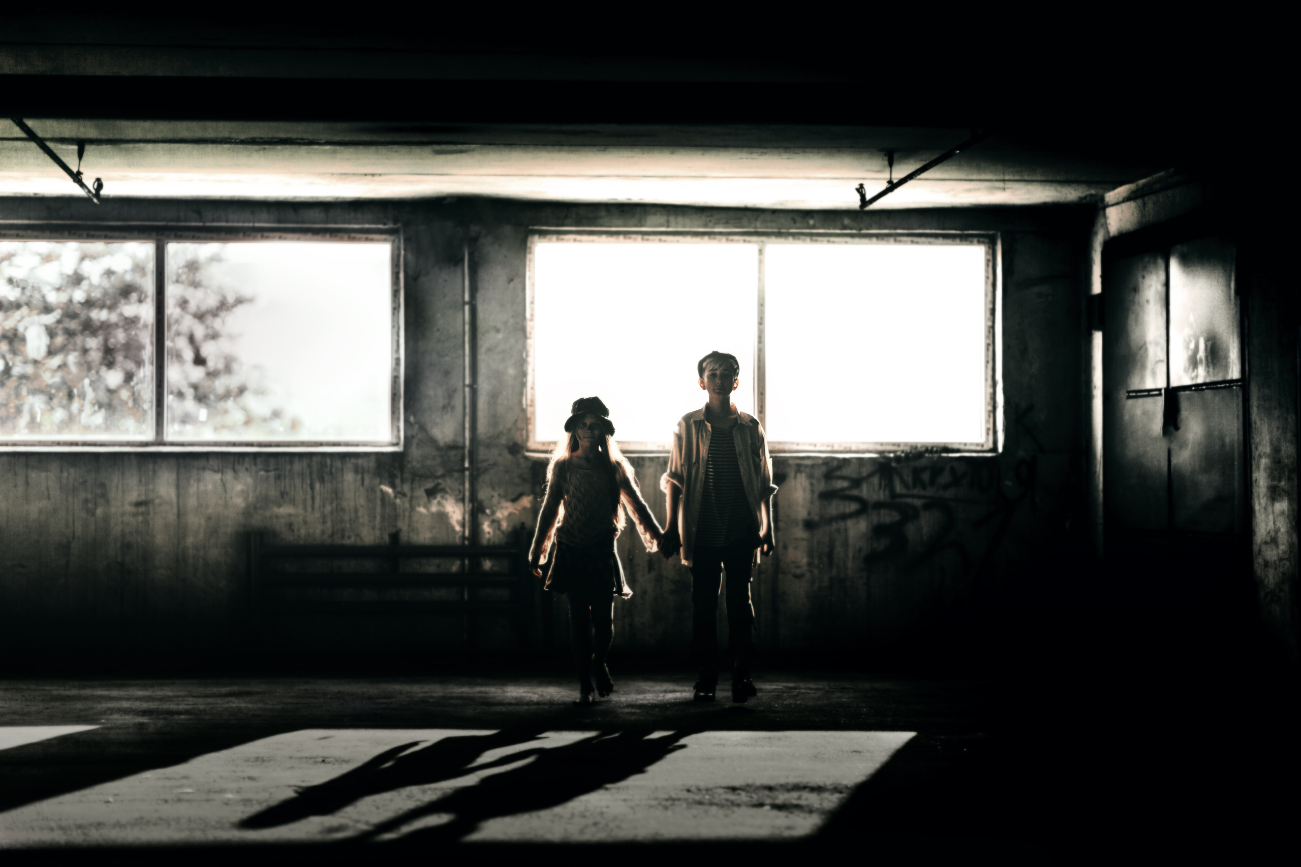 Стильная фотосессия девочек беспризорниц