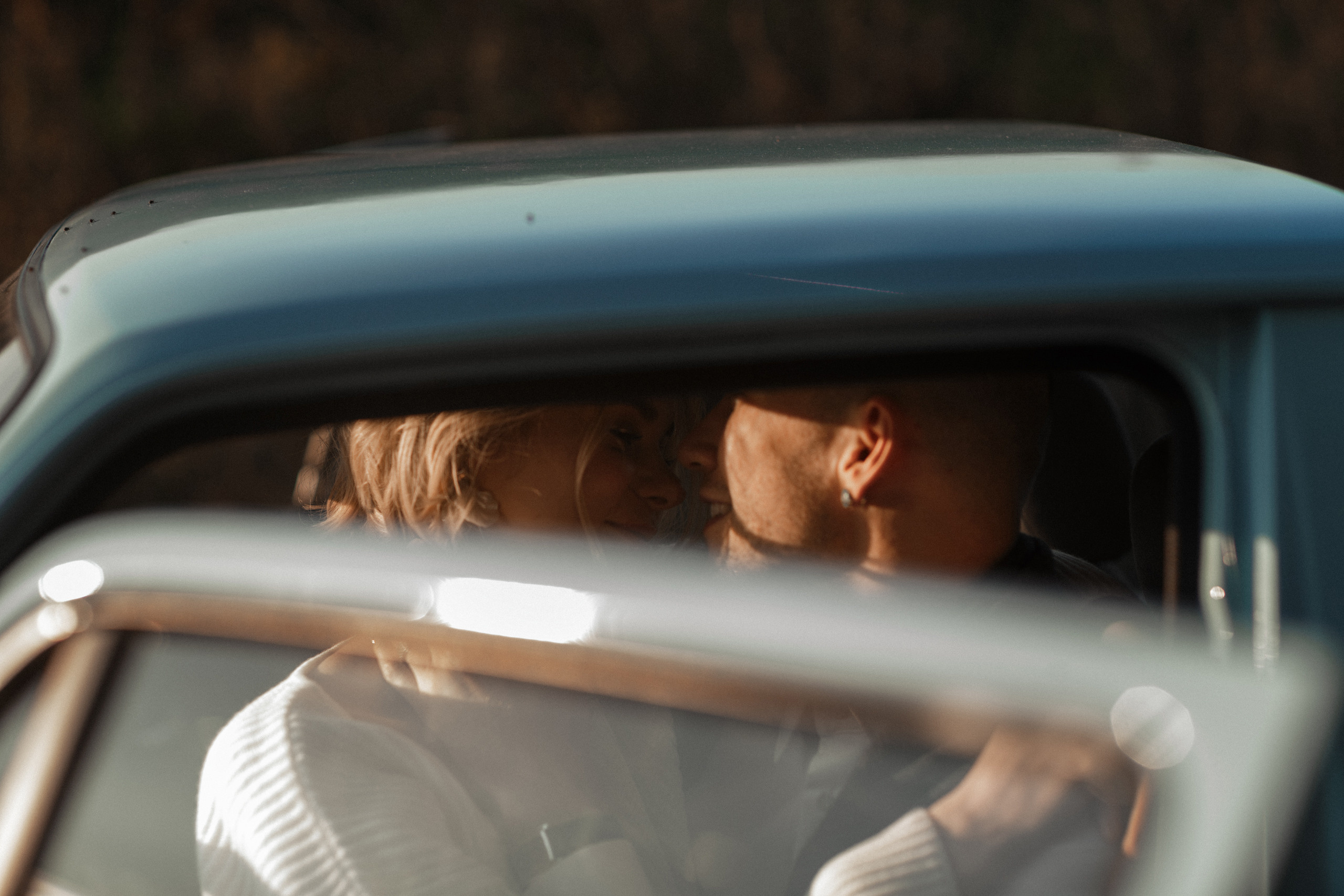 Чувственная фотосессия  в поле